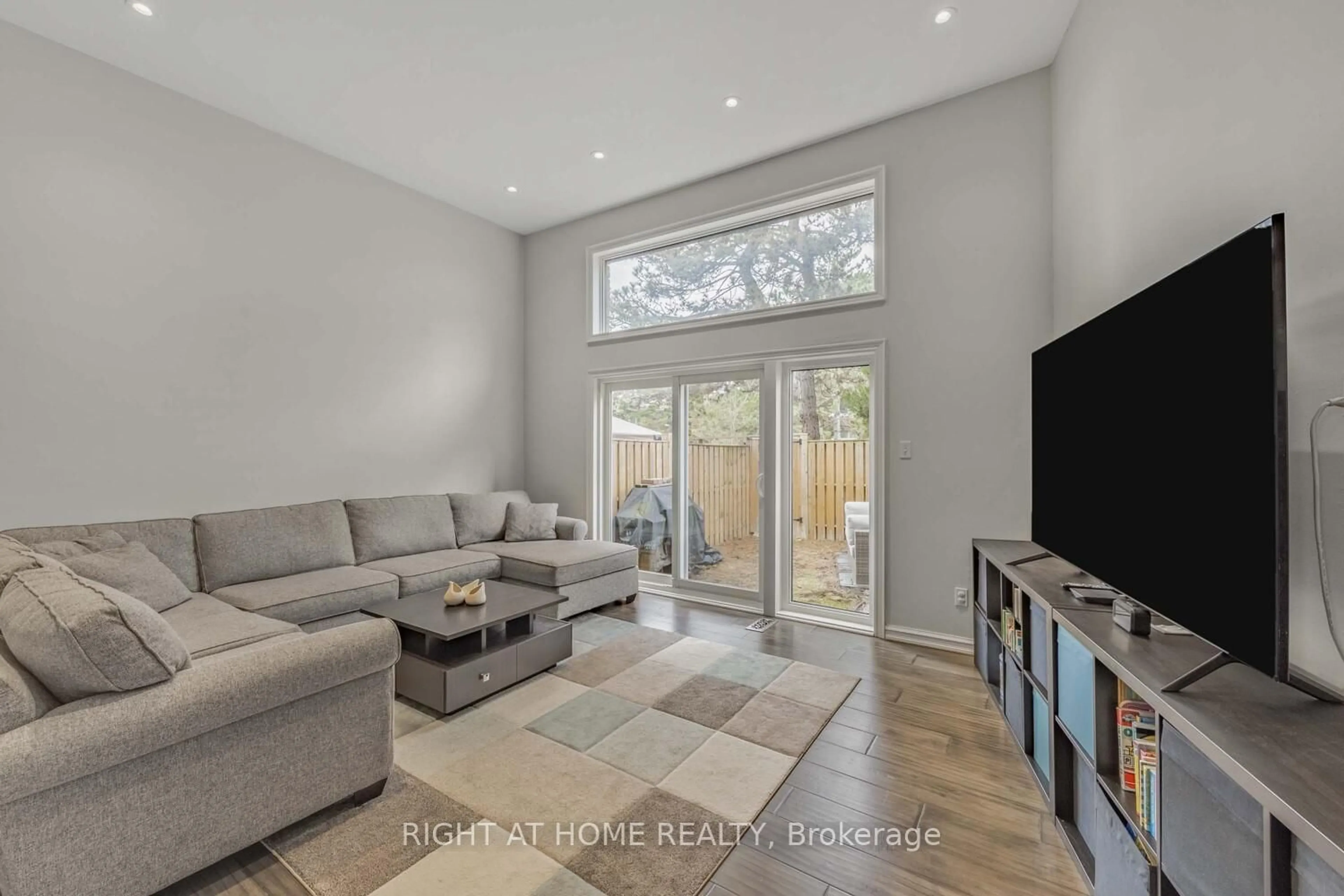 Living room with furniture, unknown for 164 Jenny Wren Way #126, Toronto Ontario M2H 2Z2