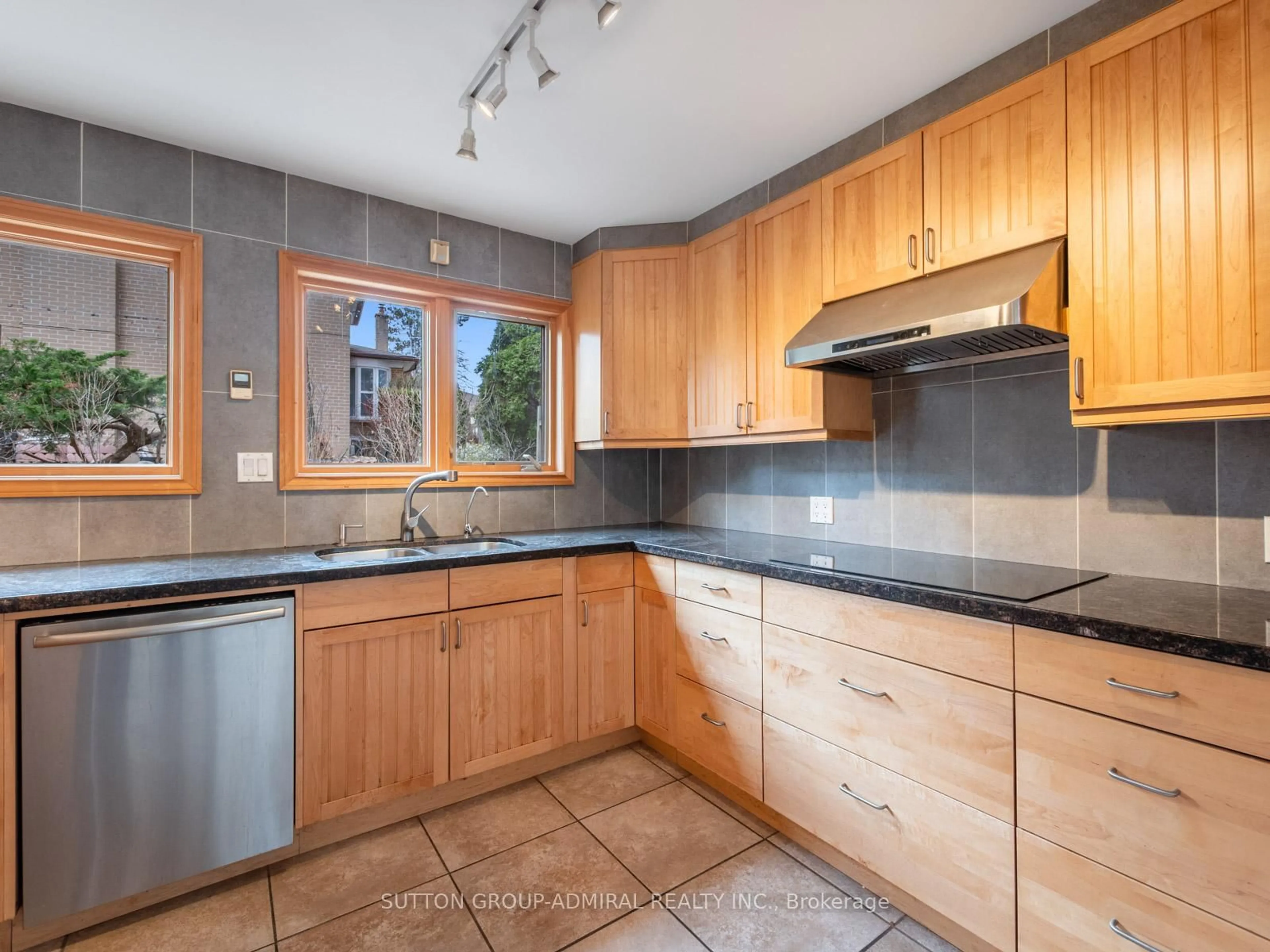 Standard kitchen, unknown for 288 Newton Dr, Toronto Ontario M2M 2P8