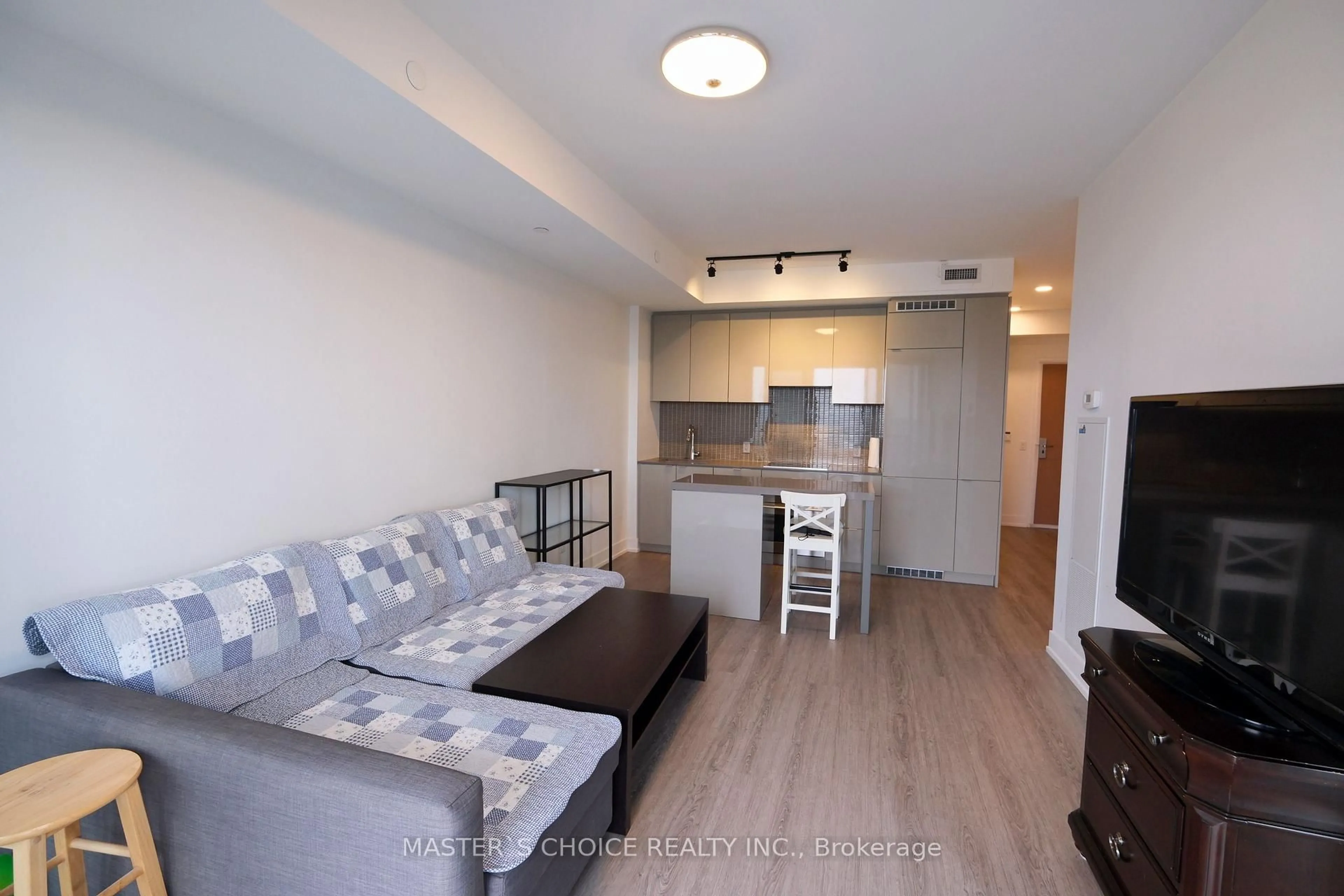 Living room with furniture, wood/laminate floor for 7 Grenville St #3809, Toronto Ontario M4Y 0E9