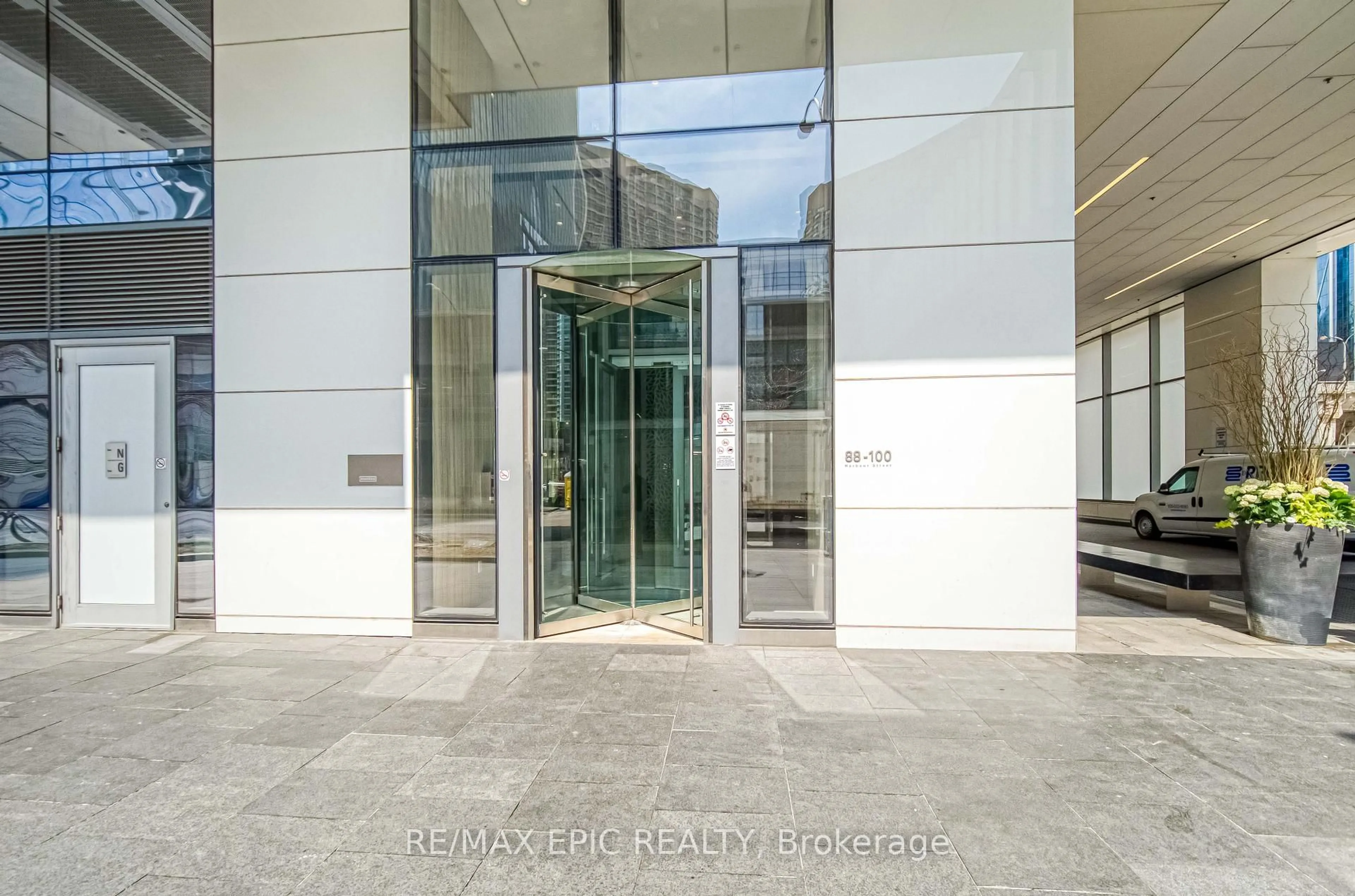Indoor foyer for 88 Harbour St #6910, Toronto Ontario M5J 0C3