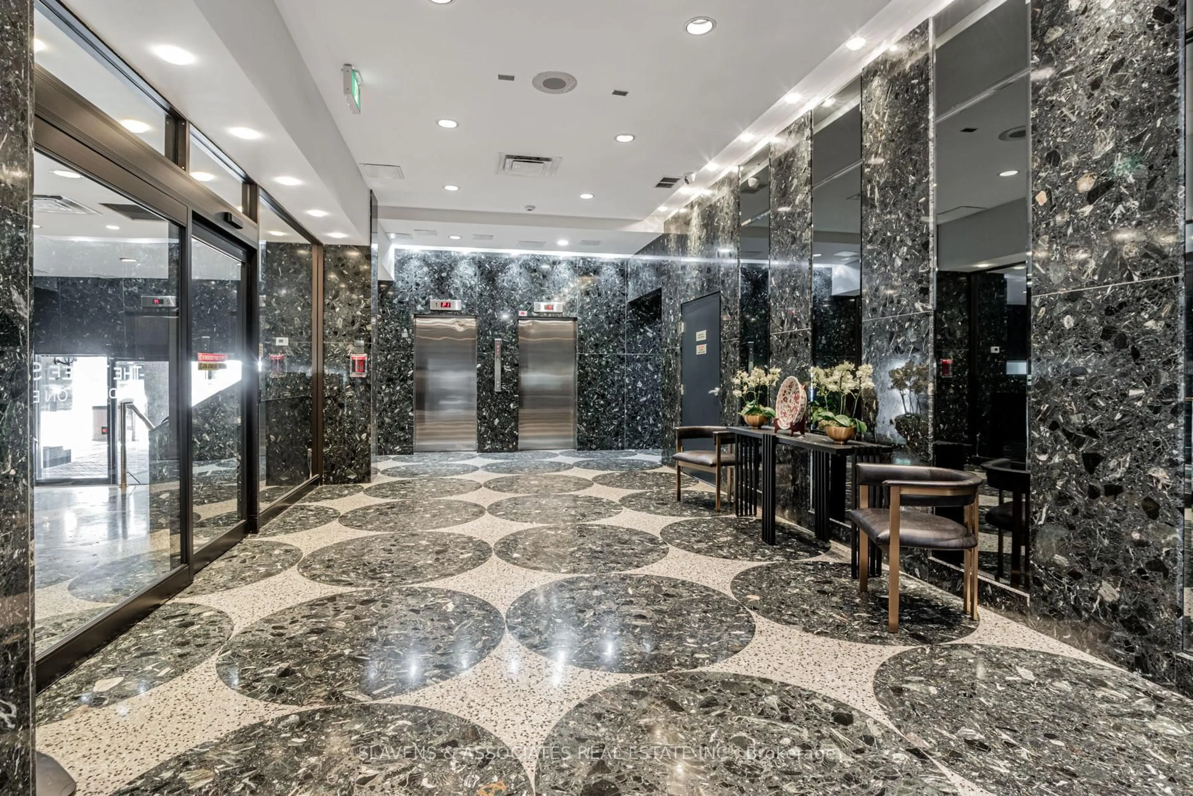 Lobby for 360 Bloor St #106, Toronto Ontario M4W 3M3
