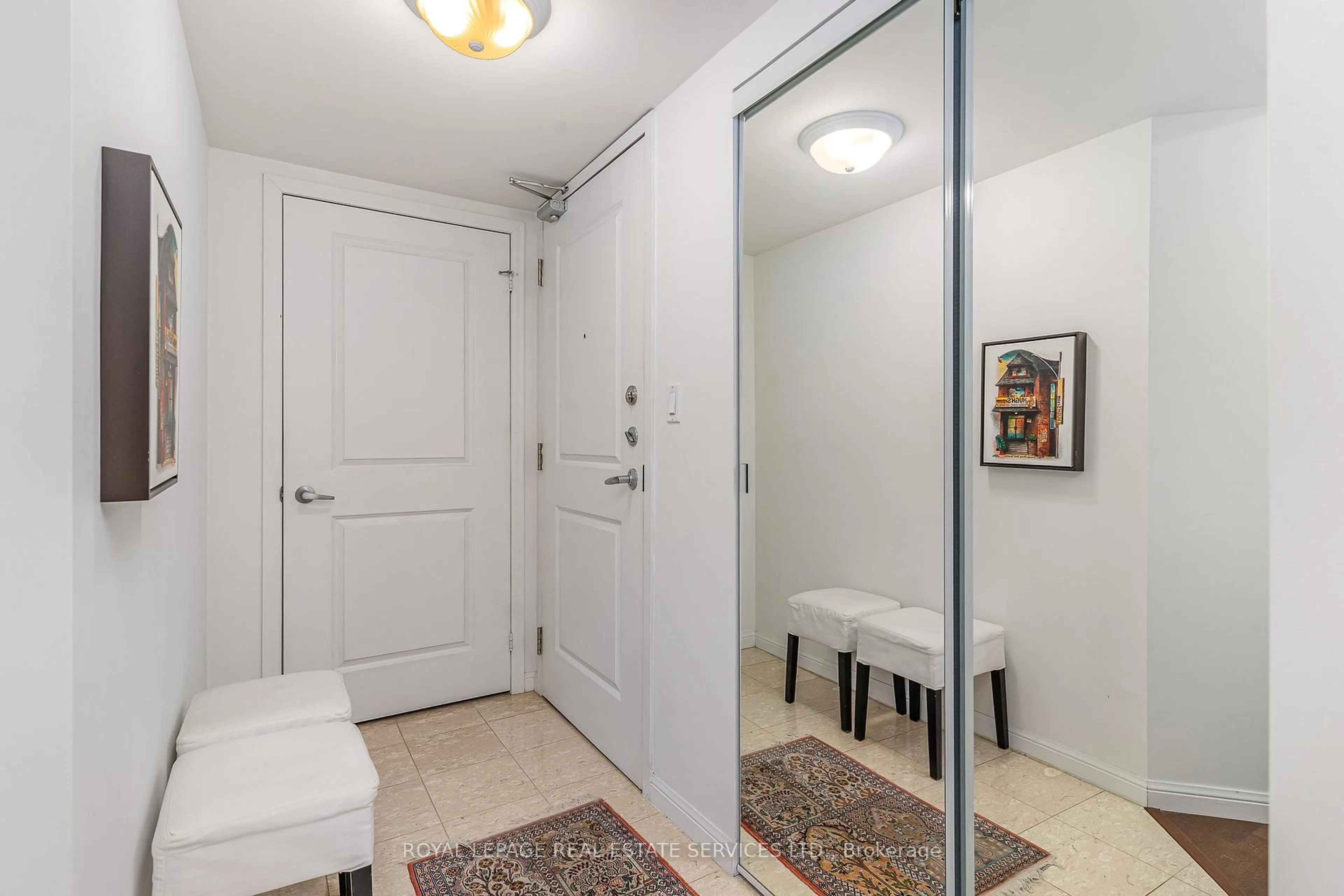 Indoor entryway for 900 Mount Pleasant Rd #1203, Toronto Ontario M4P 3J9