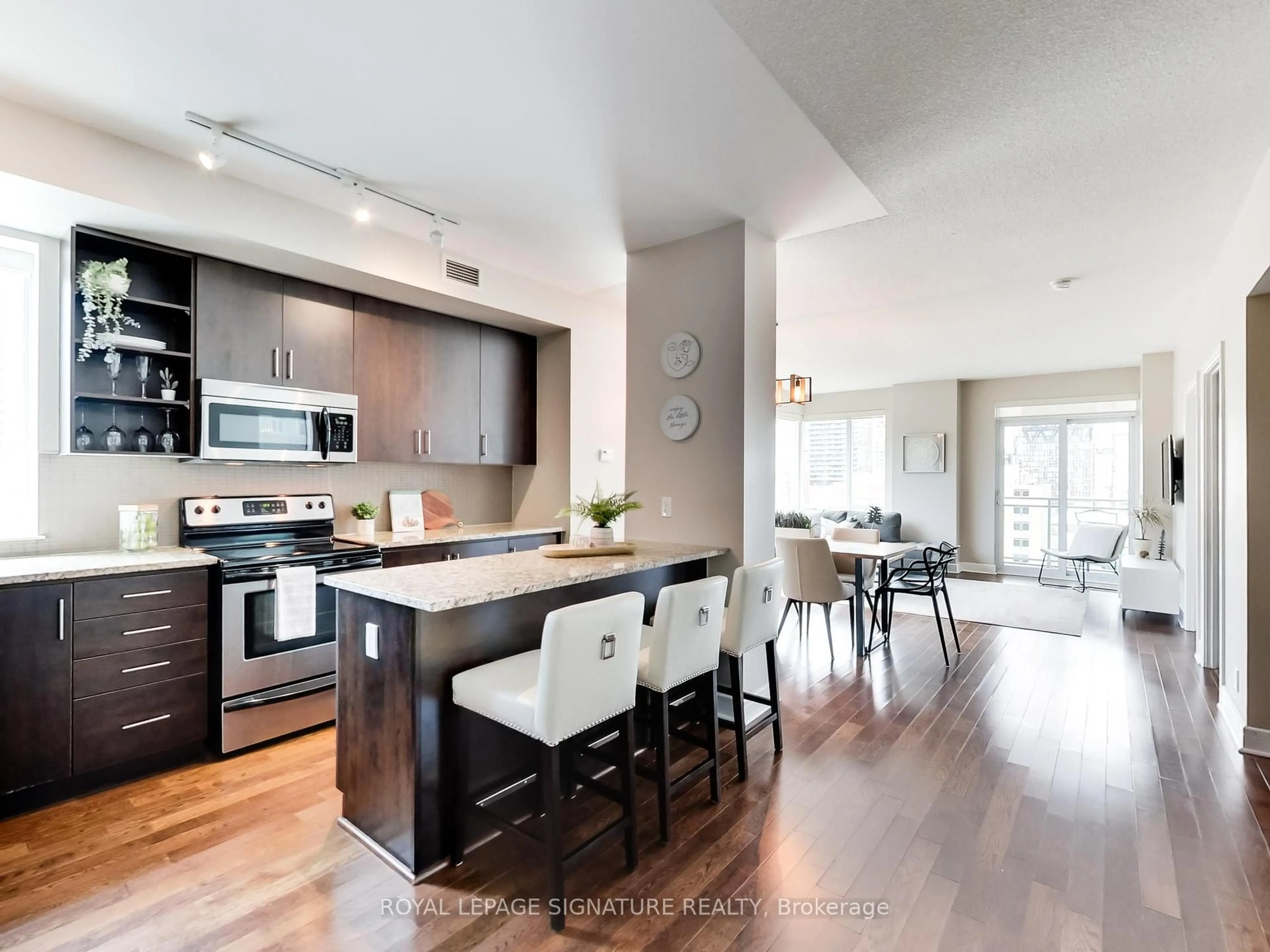 Open concept kitchen, wood/laminate floor for 116 George St #905, Toronto Ontario M5A 3S2