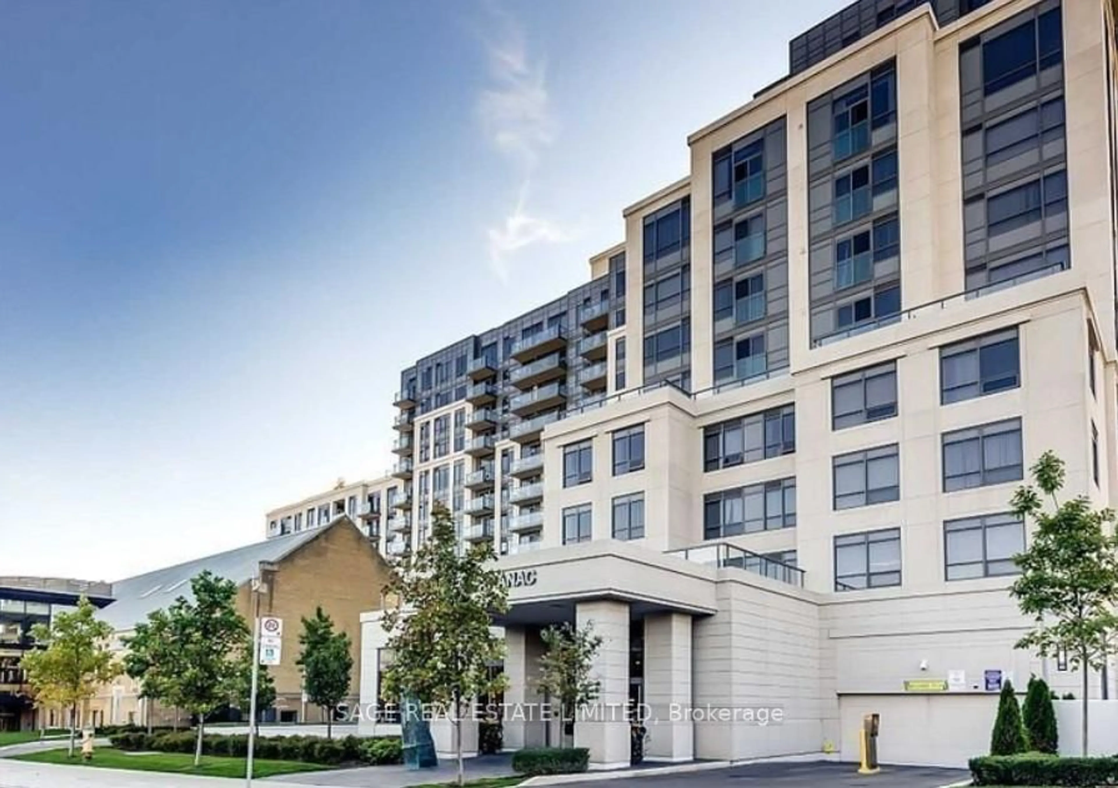 Indoor foyer for 35 Saranac Blvd #311, Toronto Ontario M6A 2G4