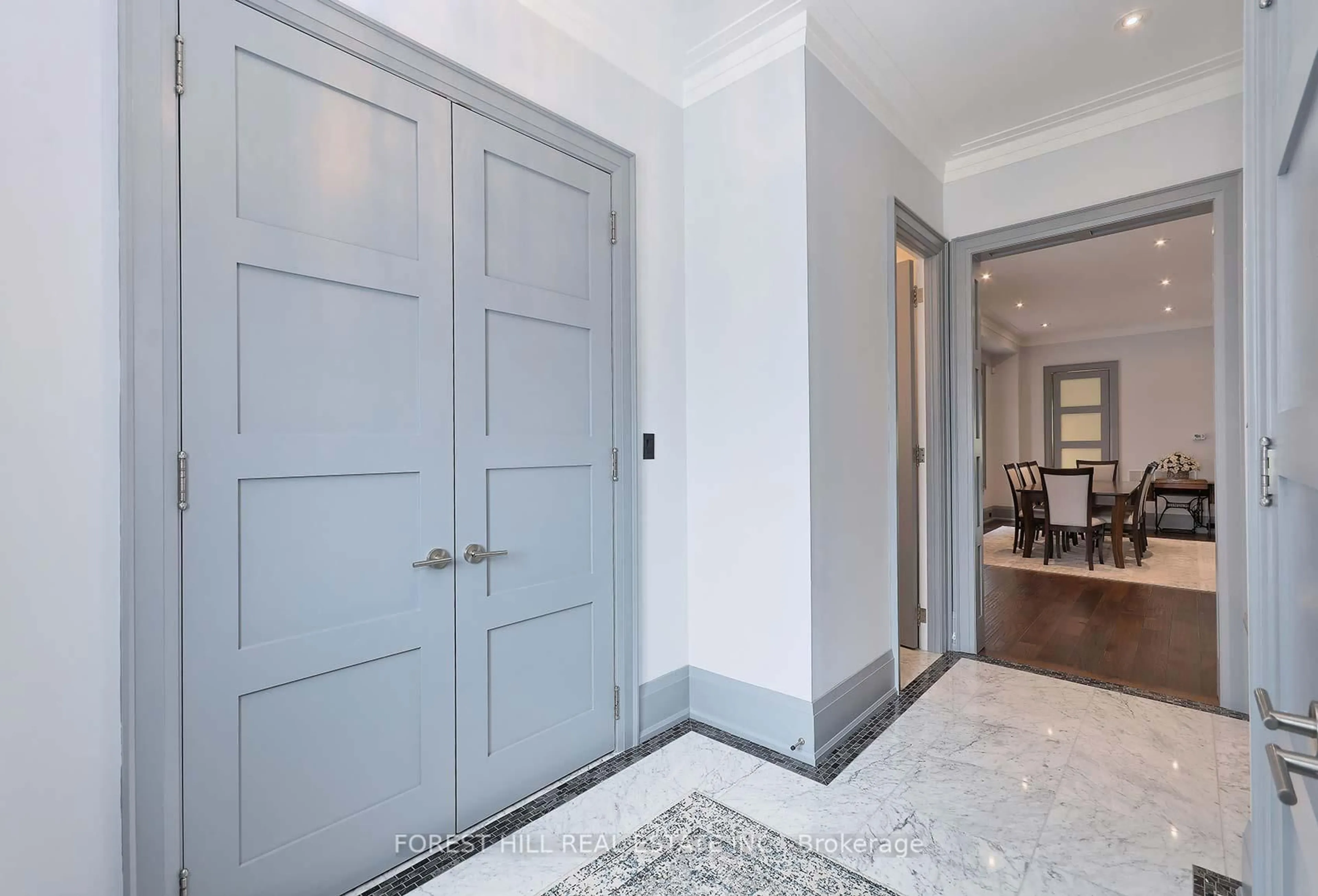 Indoor entryway for 200 Clanton Park Rd, Toronto Ontario M3H 2G1