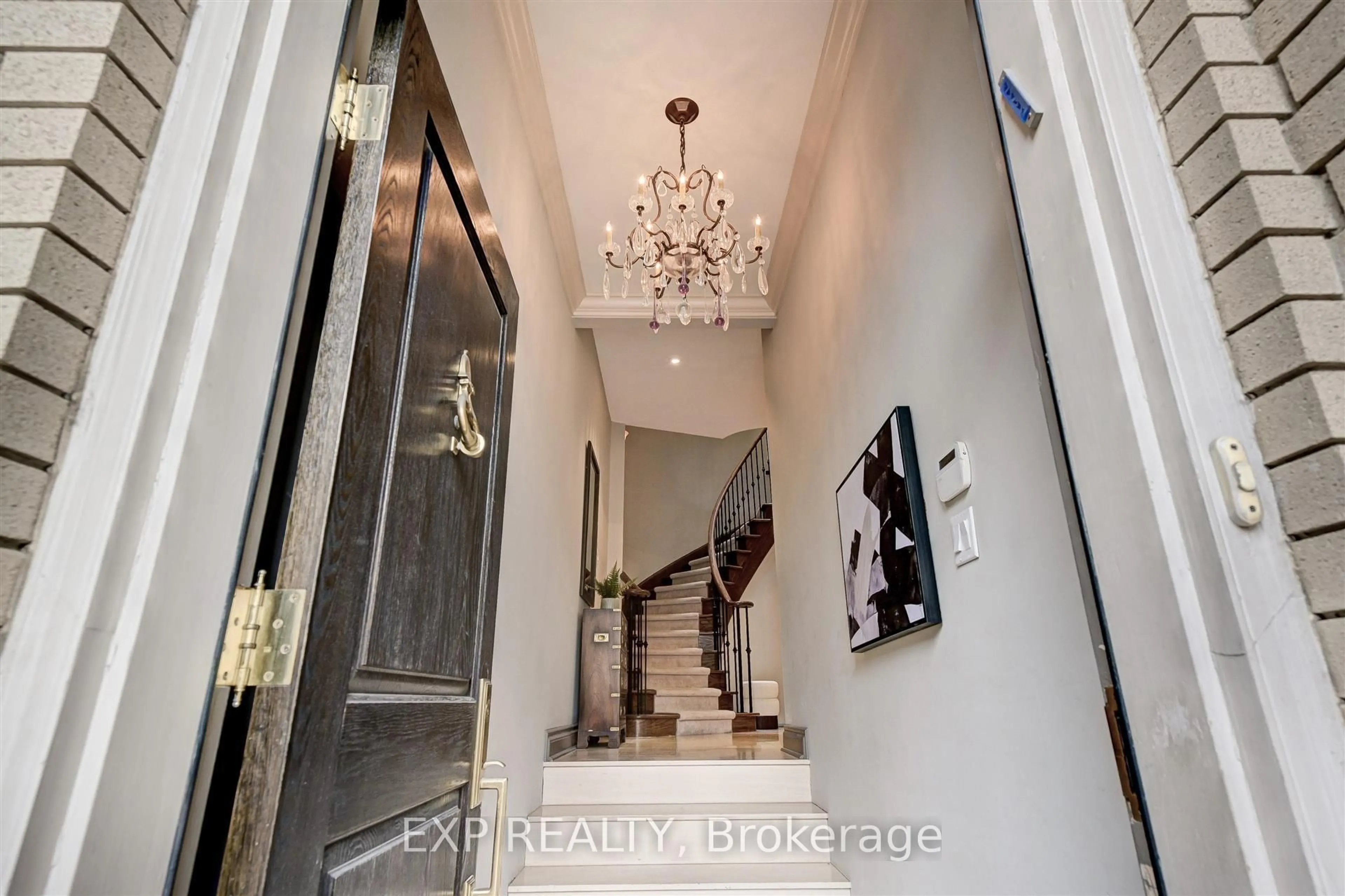 Indoor entryway for 13 Balmoral Ave, Toronto Ontario M4V 1J5