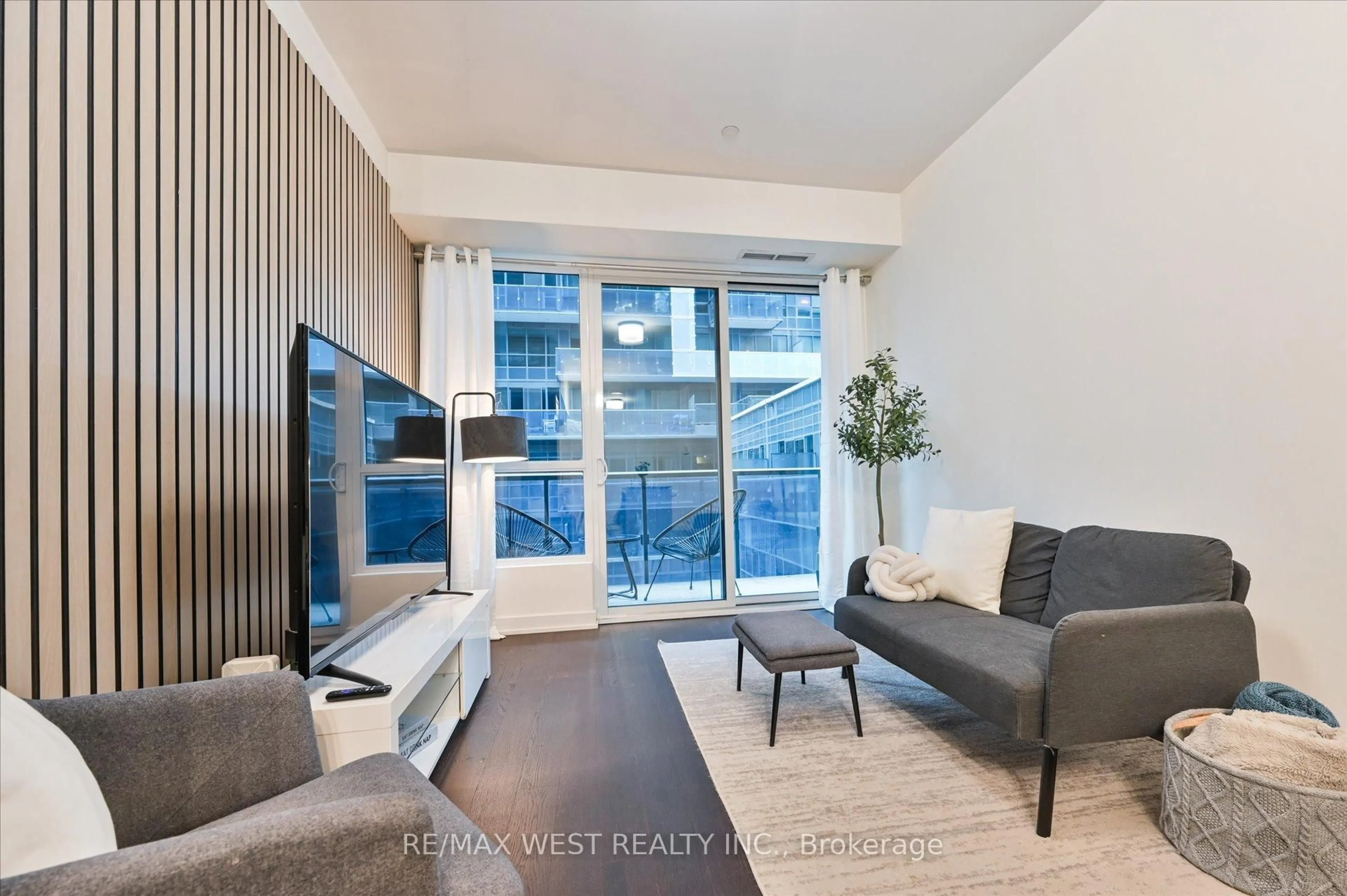 Living room with furniture, unknown for 1030 King St #431, Toronto Ontario M6K 3N3