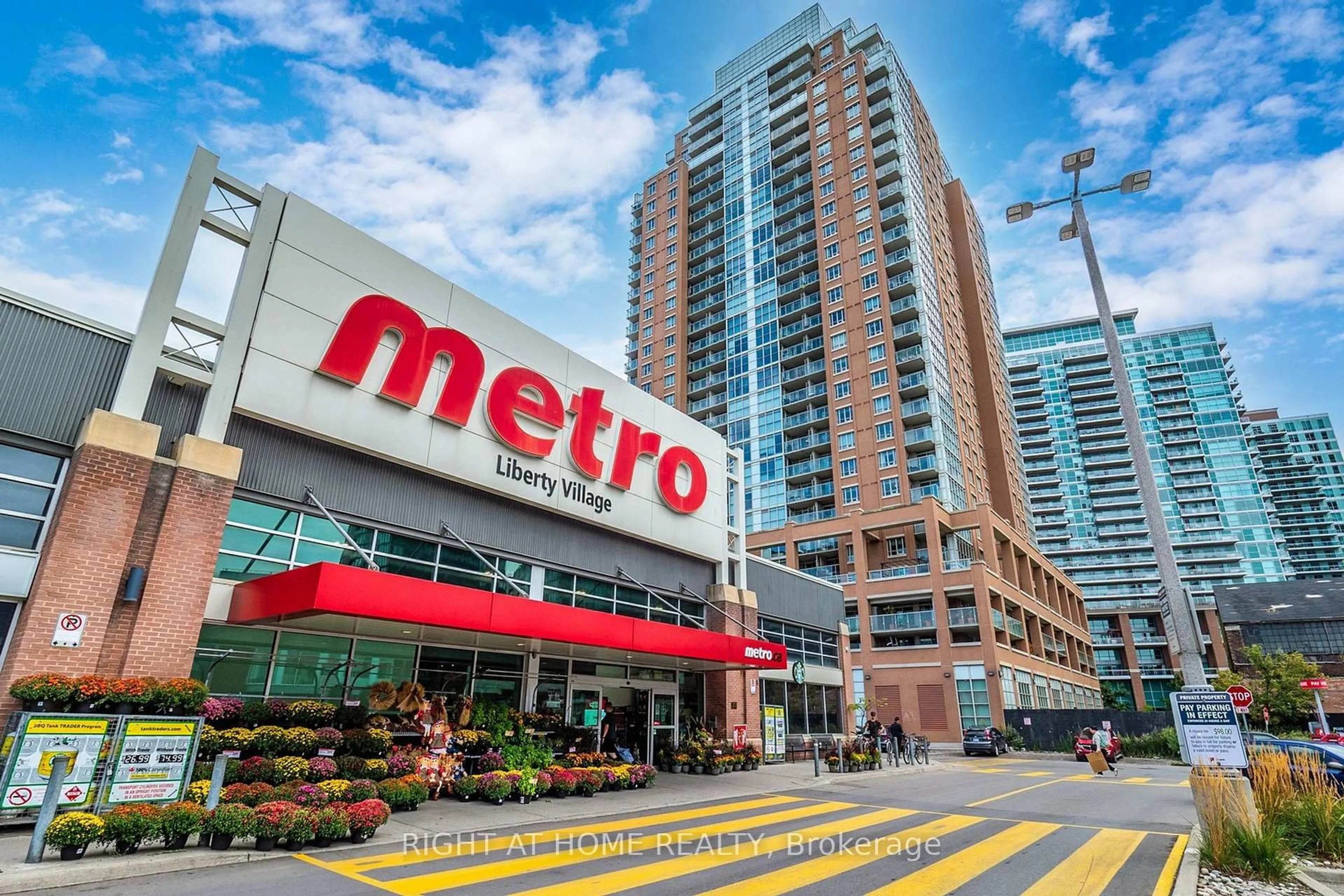 Patio, street for 125 Western Battery Rd #2415, Toronto Ontario M6K 3R8