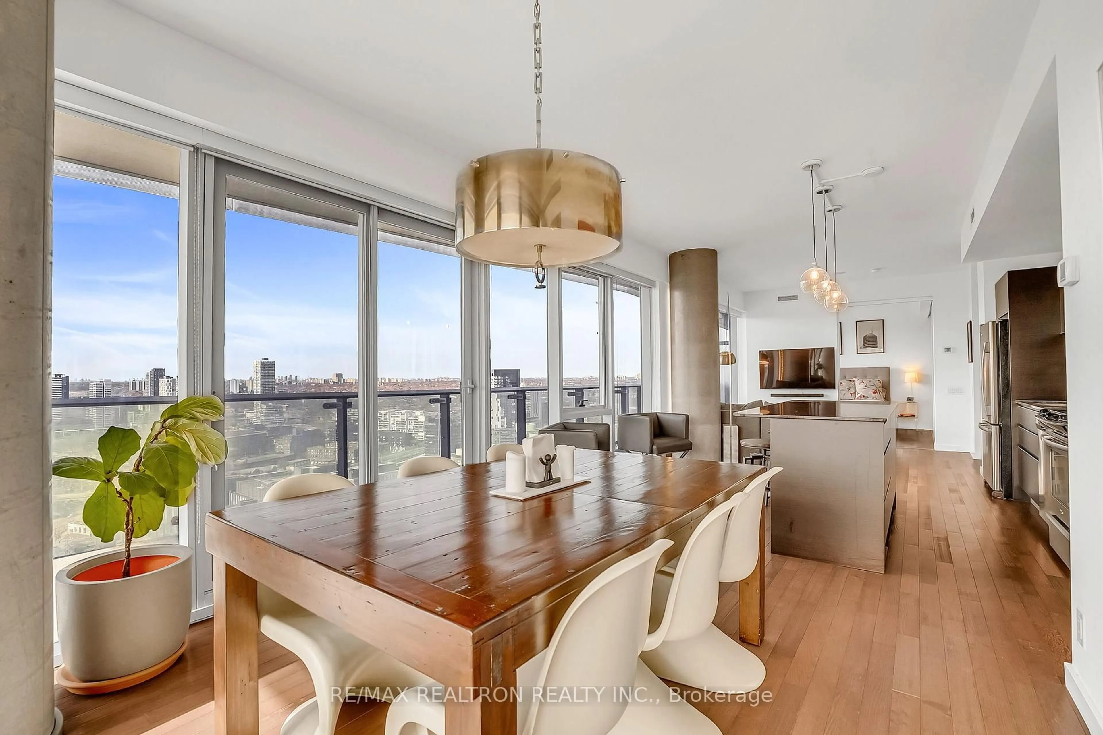 Dining room, wood/laminate floor for 390 Cherry St #3002, Toronto Ontario M5A 0E2