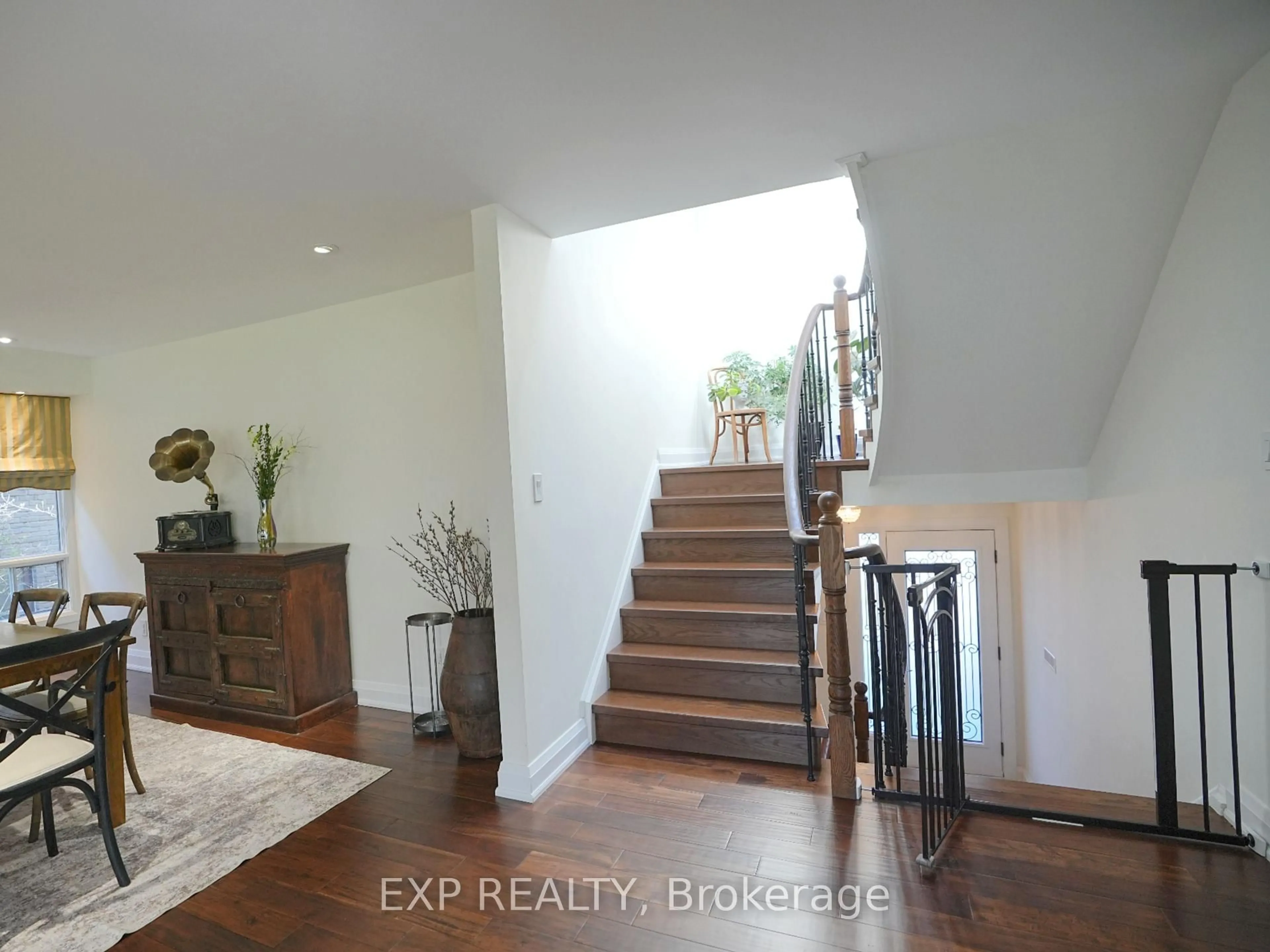 Indoor entryway for 38 Tarbert Rd, Toronto Ontario M2M 2Y2