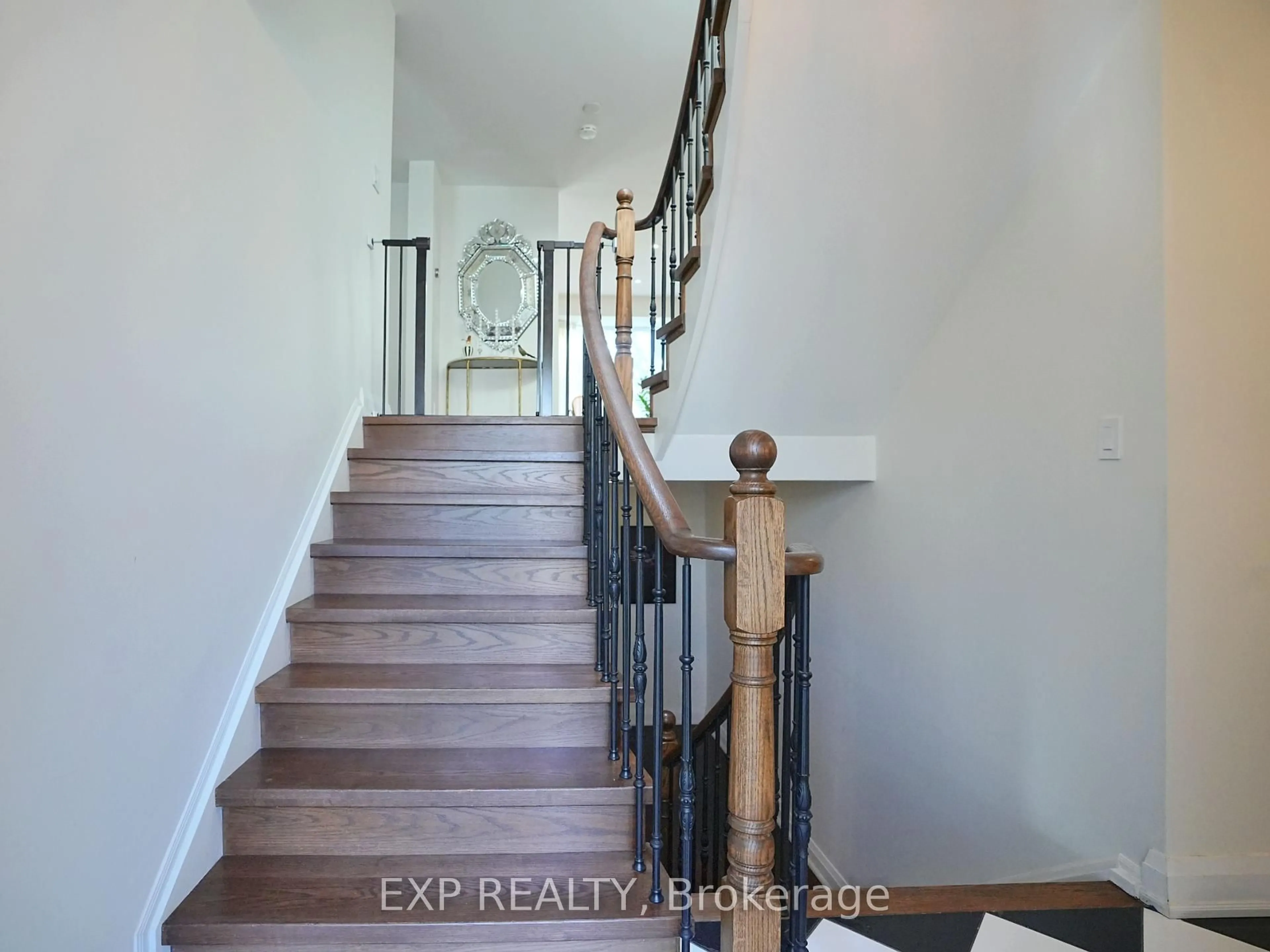 Indoor entryway for 38 Tarbert Rd, Toronto Ontario M2M 2Y2