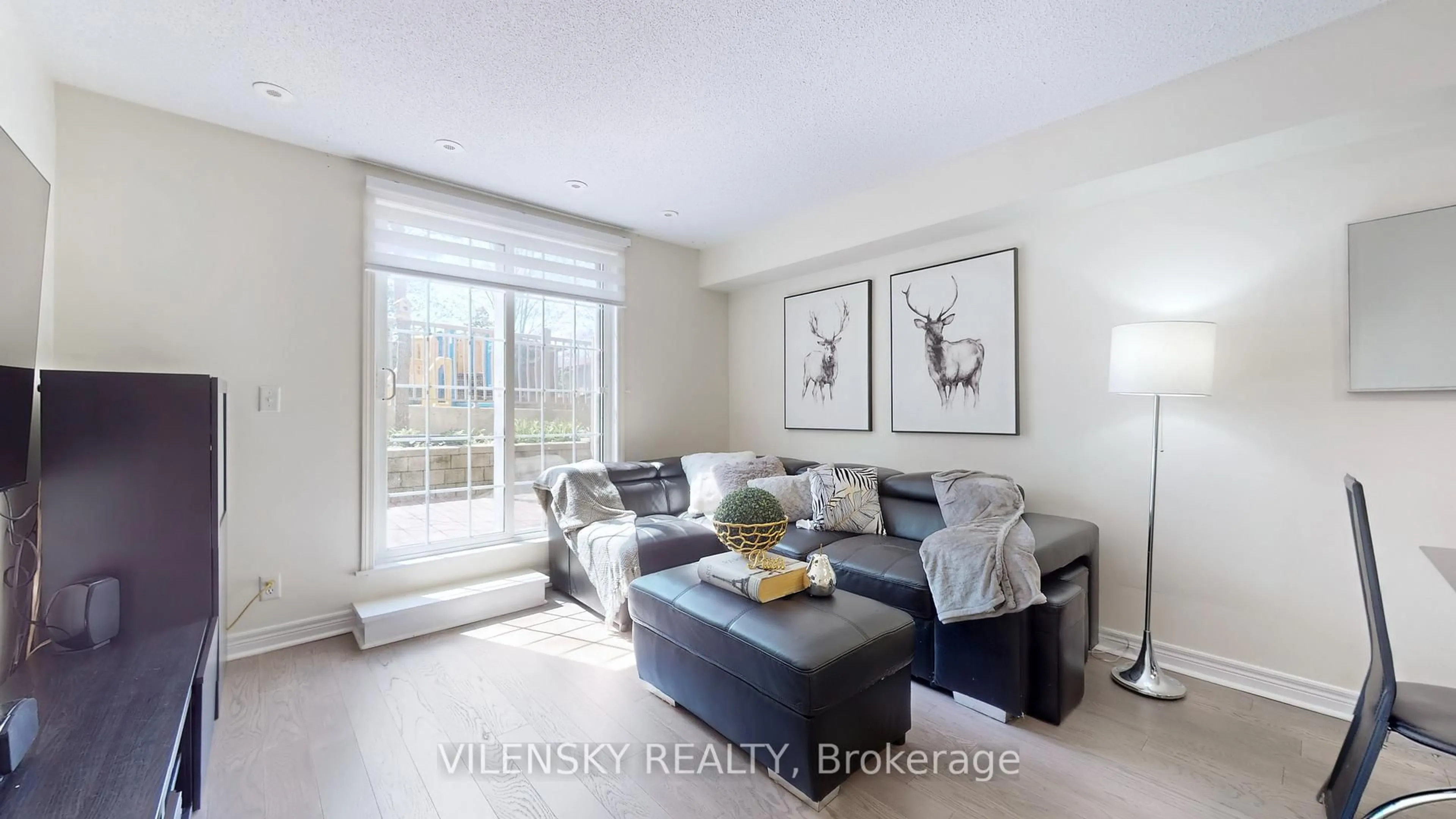 Living room with furniture, wood/laminate floor for 55 Cedarcroft Blvd #11, Toronto Ontario M2R 3Y1
