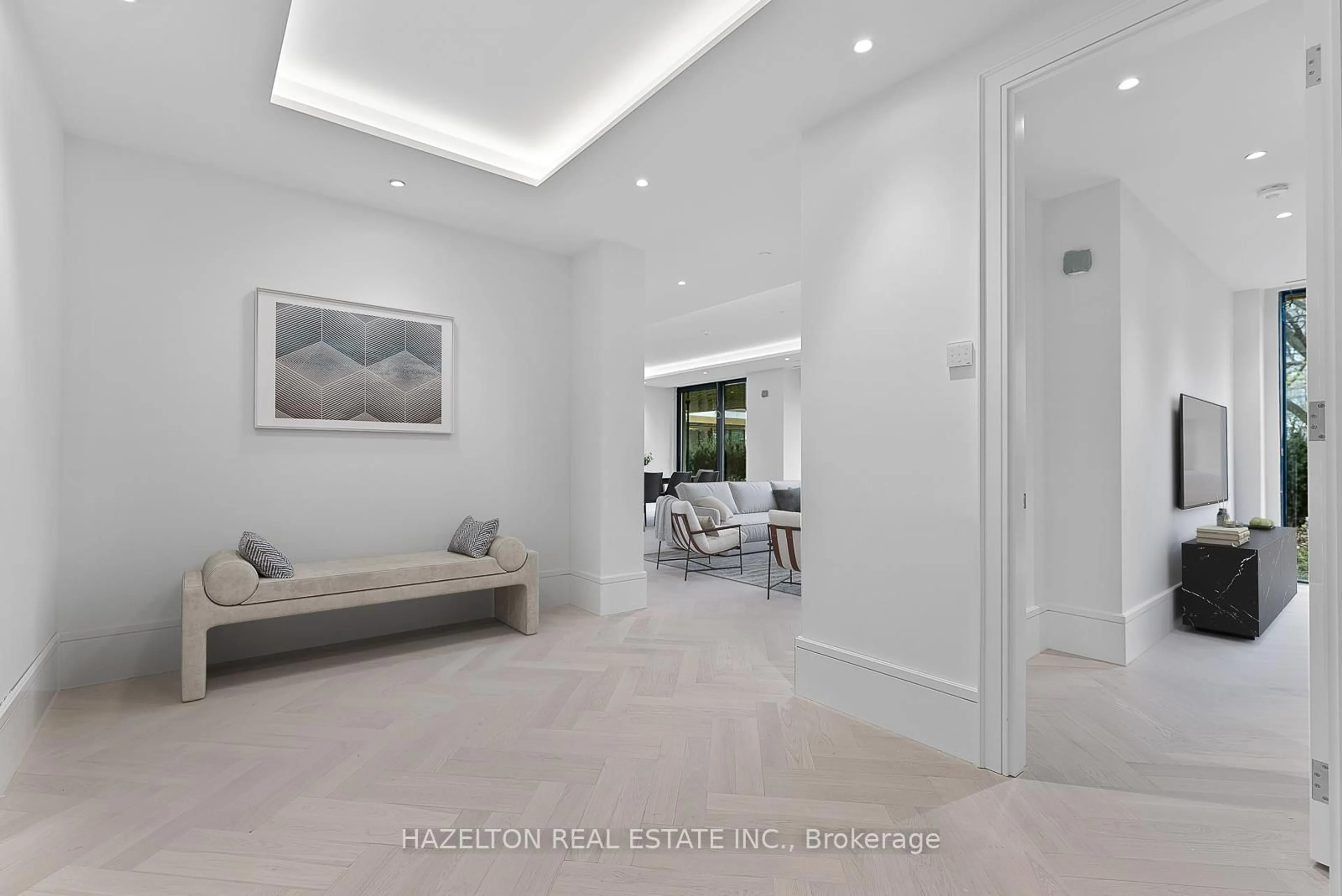 Indoor foyer for 7 Dale Ave #104, Toronto Ontario M4W 1K2
