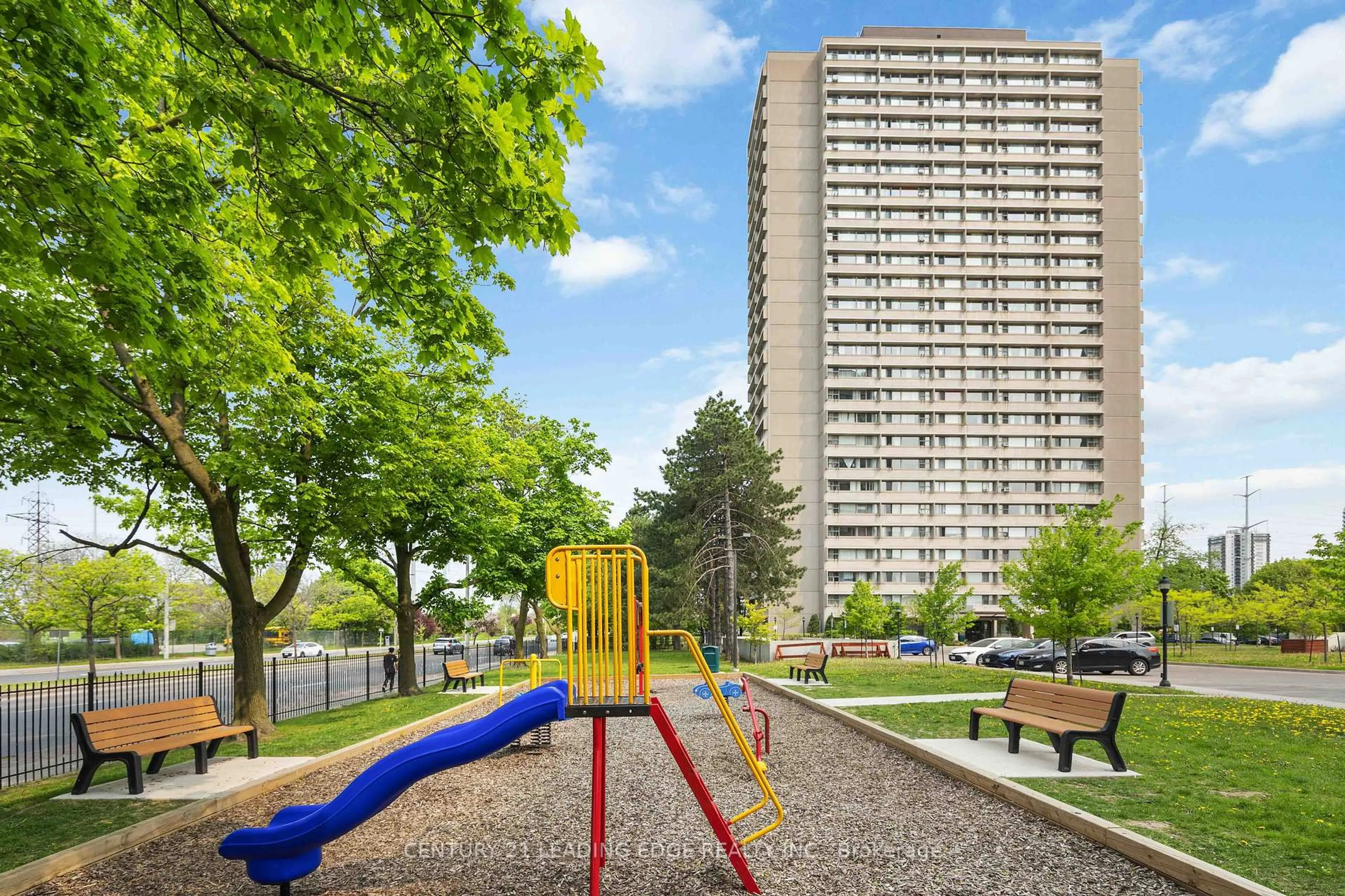 Patio, building for 735 Don Mills Rd #1604, Toronto Ontario M3C 1T1