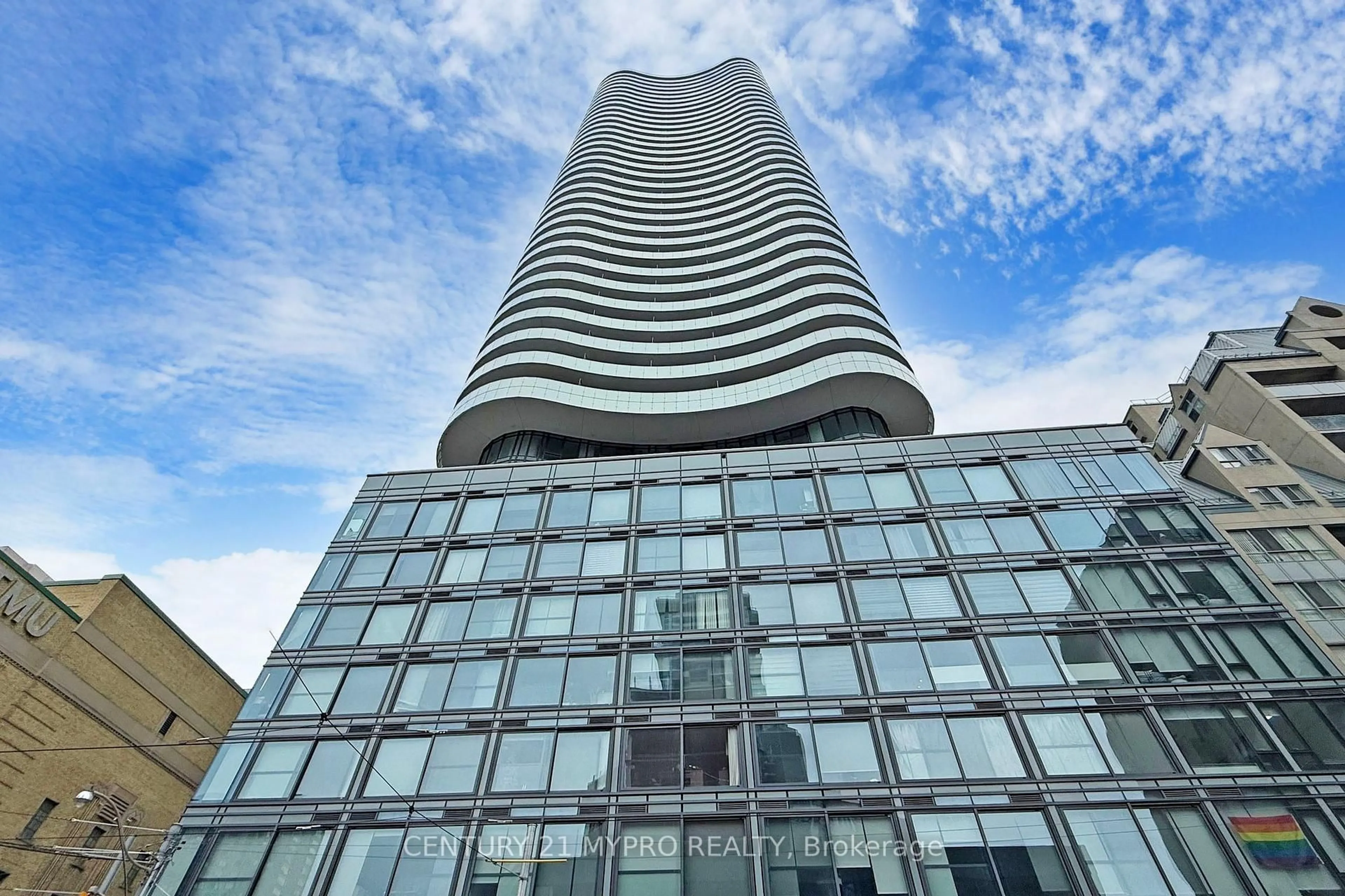 Indoor foyer for 403 Church St #317, Toronto Ontario M4Y 0C9