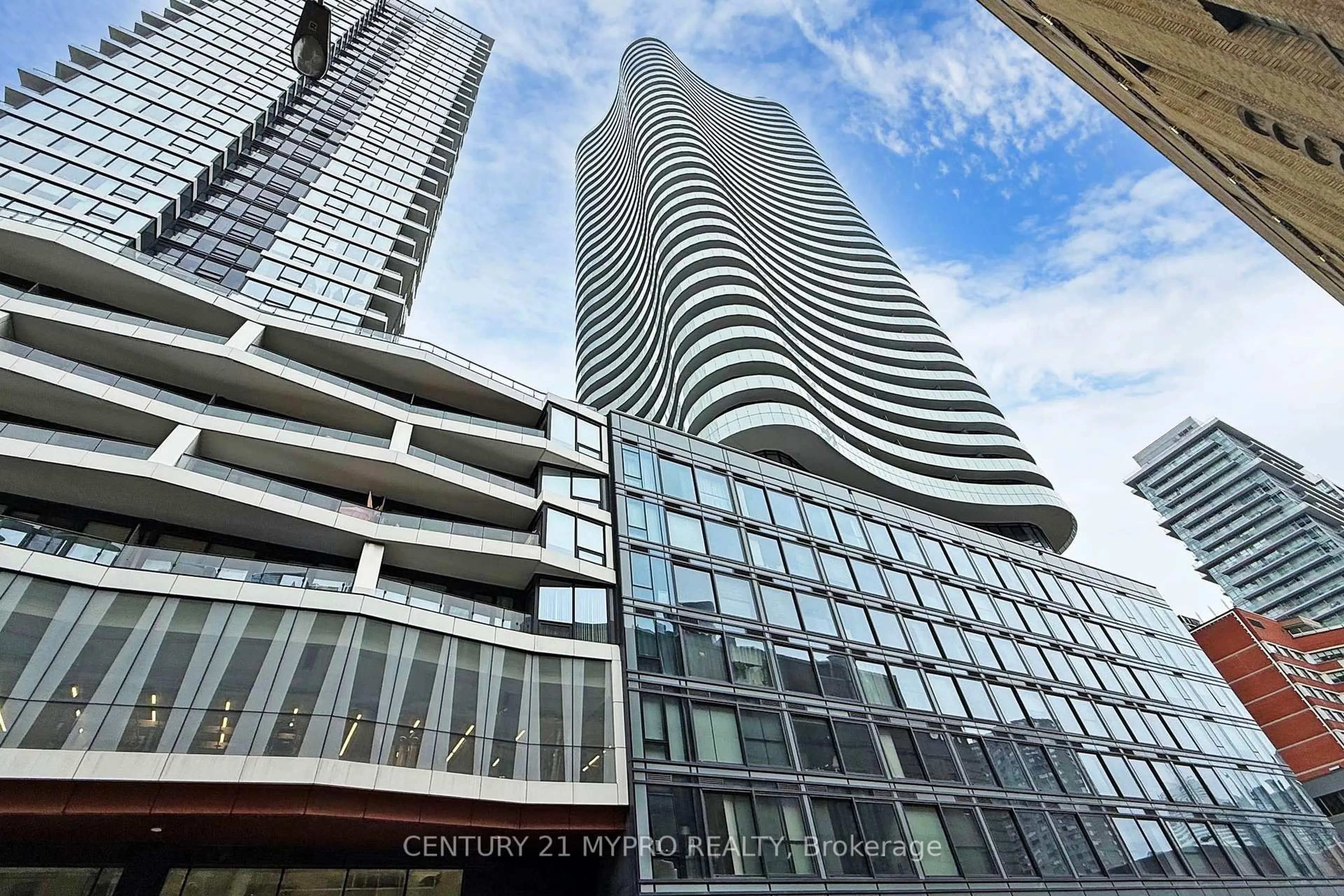 Indoor foyer for 403 Church St #317, Toronto Ontario M4Y 0C9