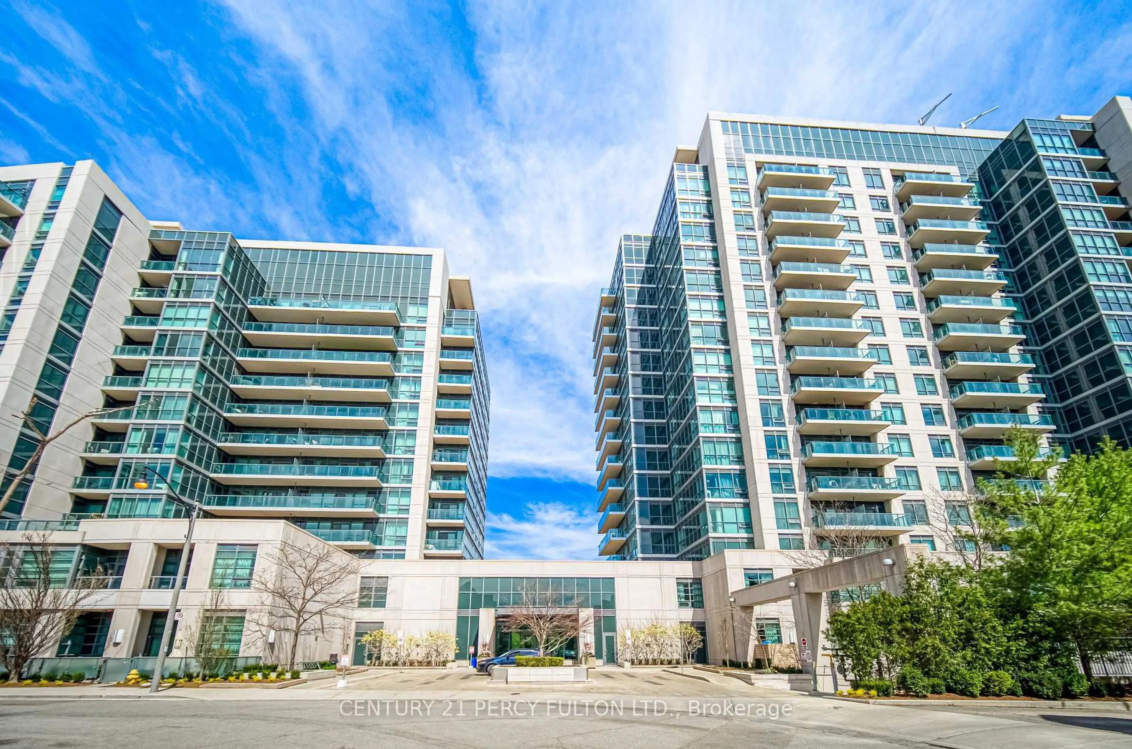 Indoor foyer for 35 Brian Peck Cres #504, Toronto Ontario M4G 0A5