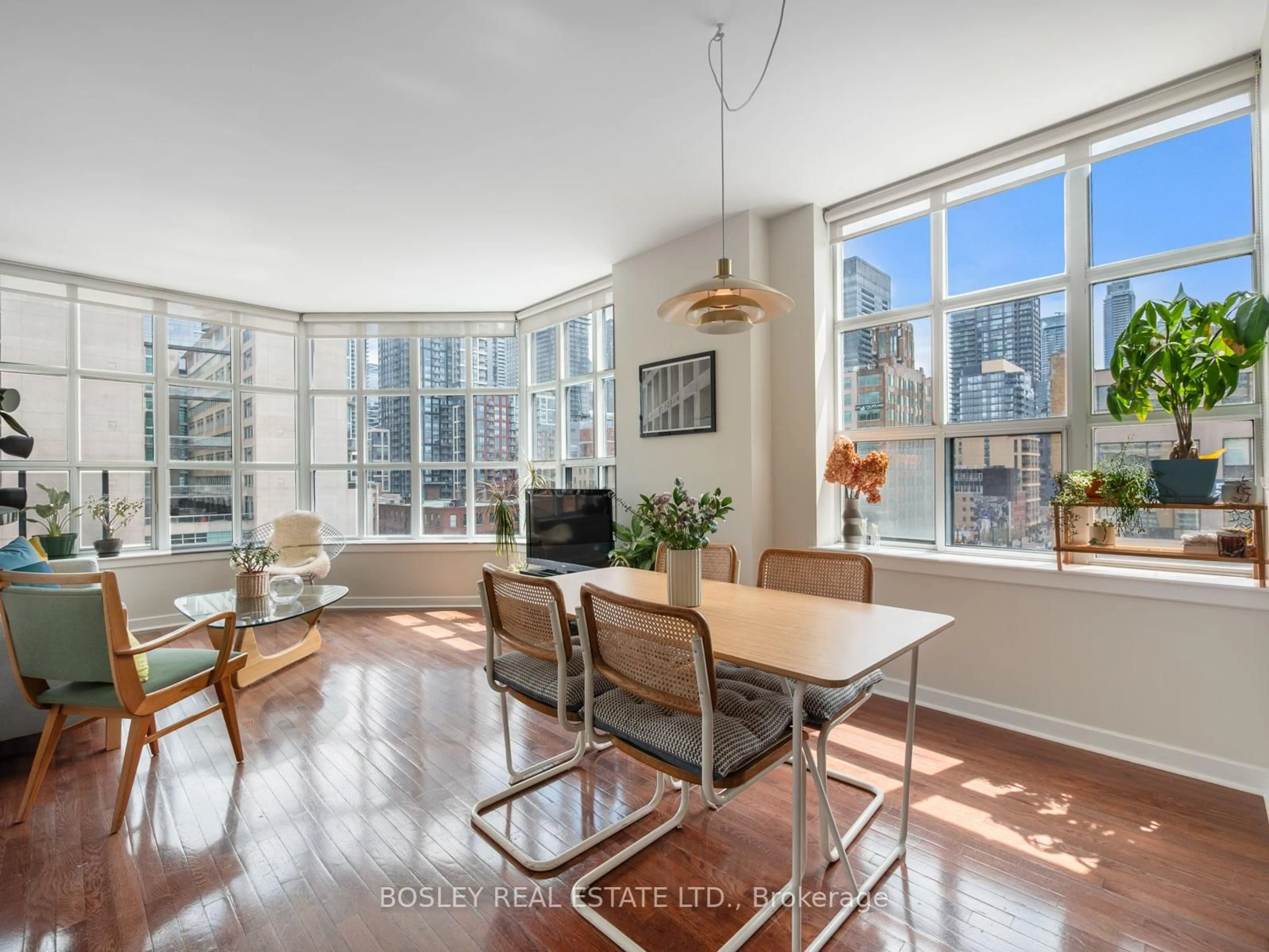 Unknown for 438 Richmond St #715, Toronto Ontario M5V 3S6