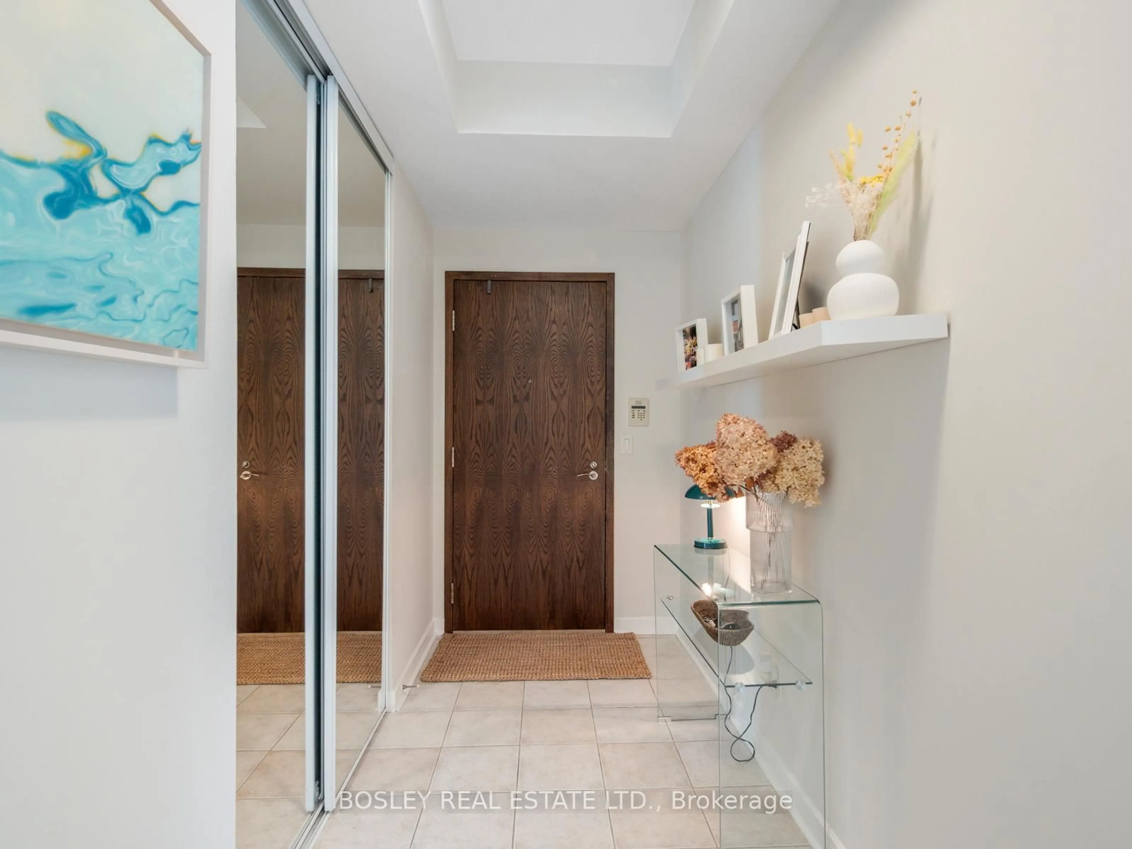 Indoor entryway for 438 Richmond St #715, Toronto Ontario M5V 3S6