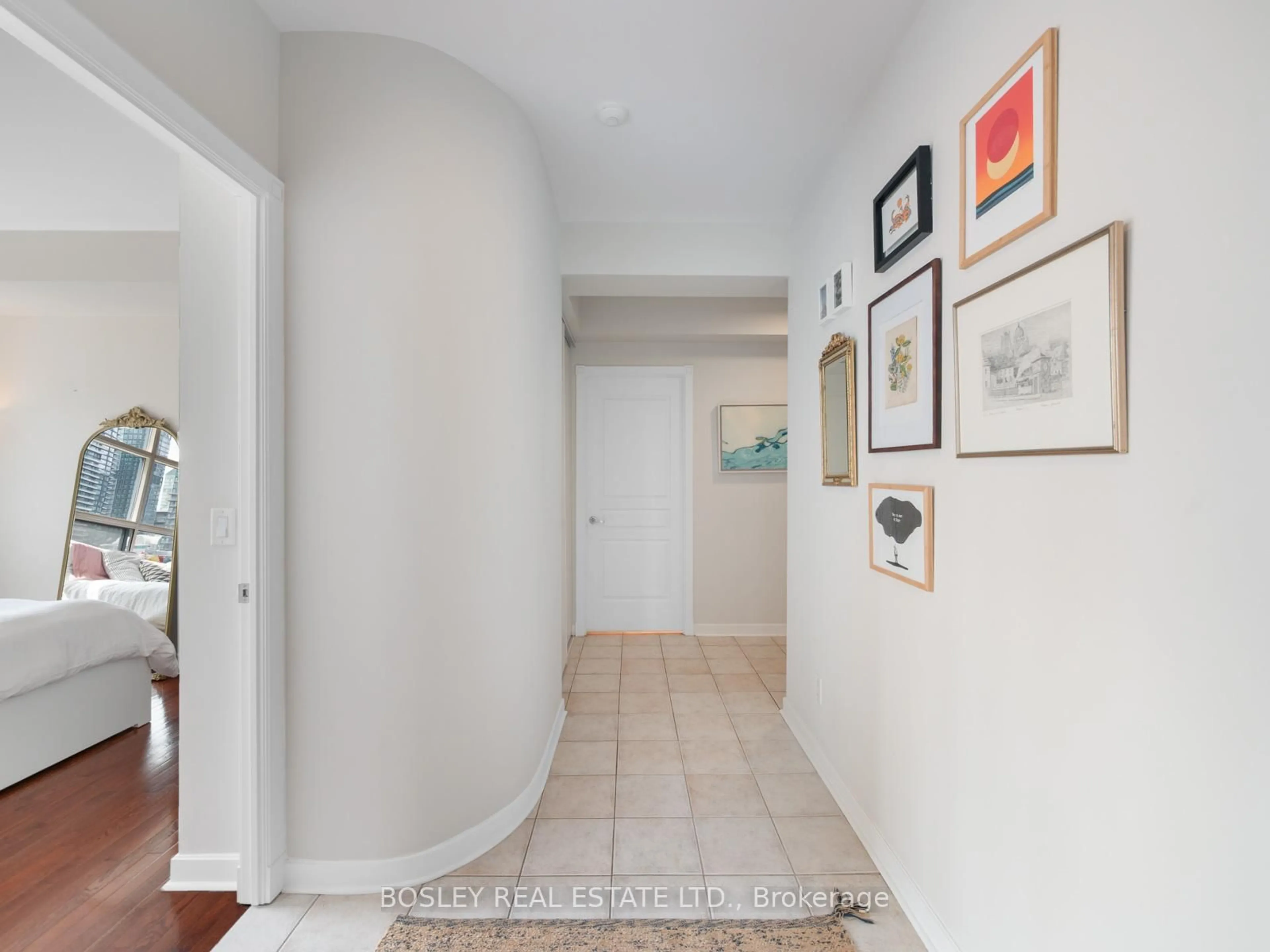Indoor entryway for 438 Richmond St #715, Toronto Ontario M5V 3S6