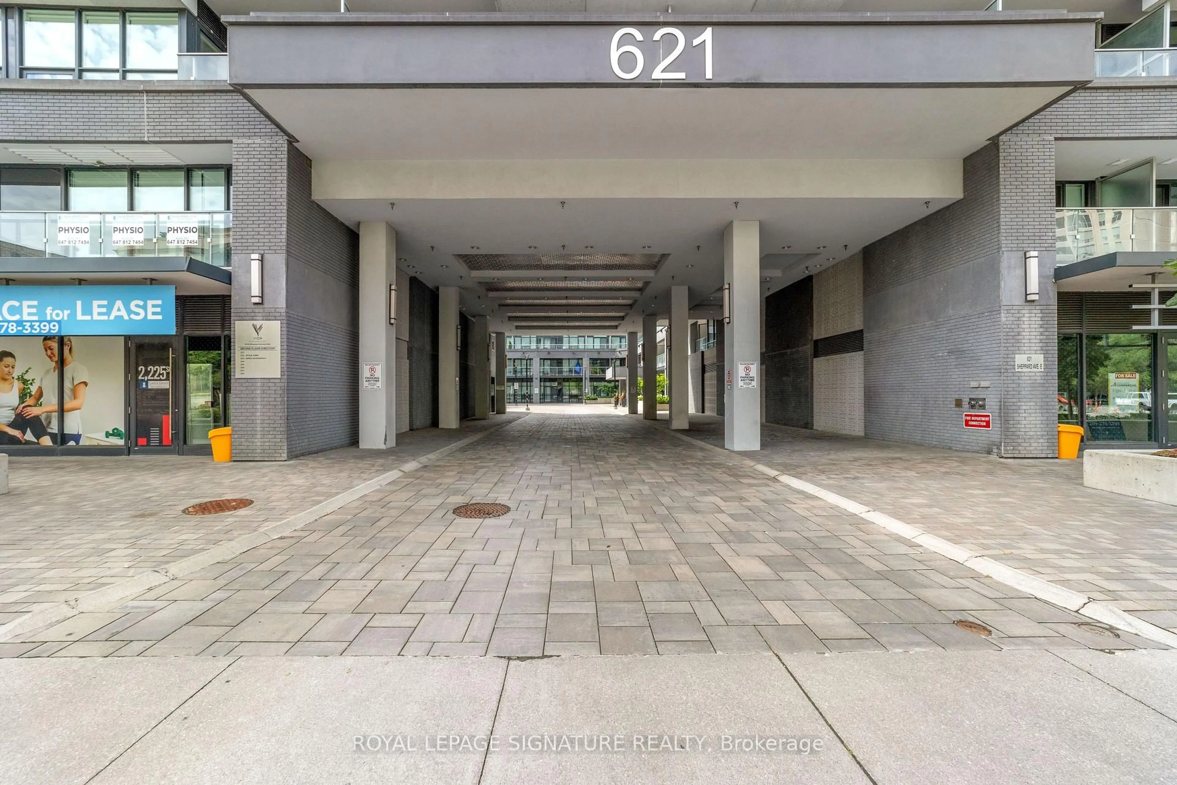 Indoor foyer for 621 Sheppard Ave #527, Toronto Ontario M2K 0G4