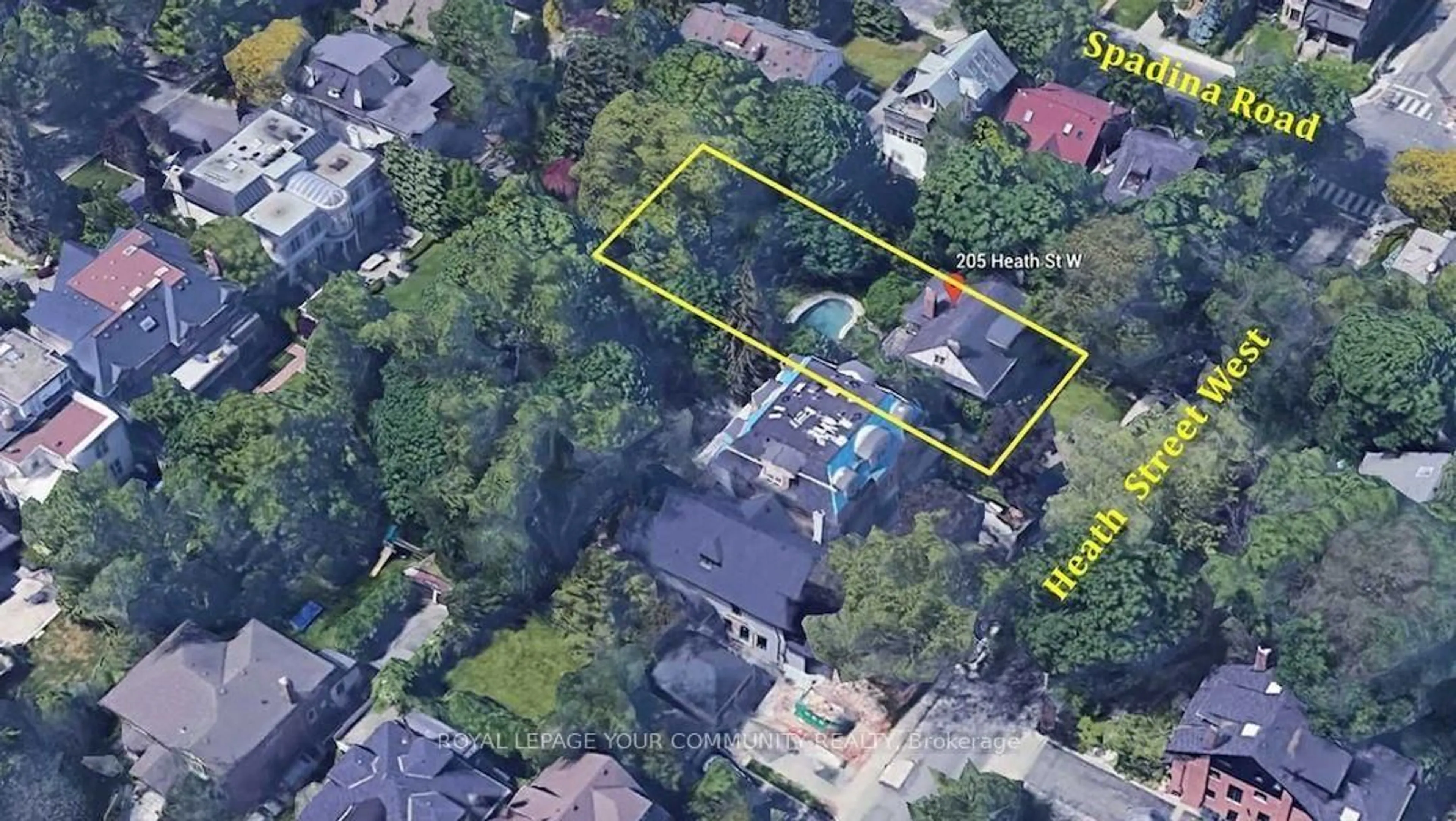 A pic from outside/outdoor area/front of a property/back of a property/a pic from drone, street for 205 Heath St, Toronto Ontario M4V 1V3