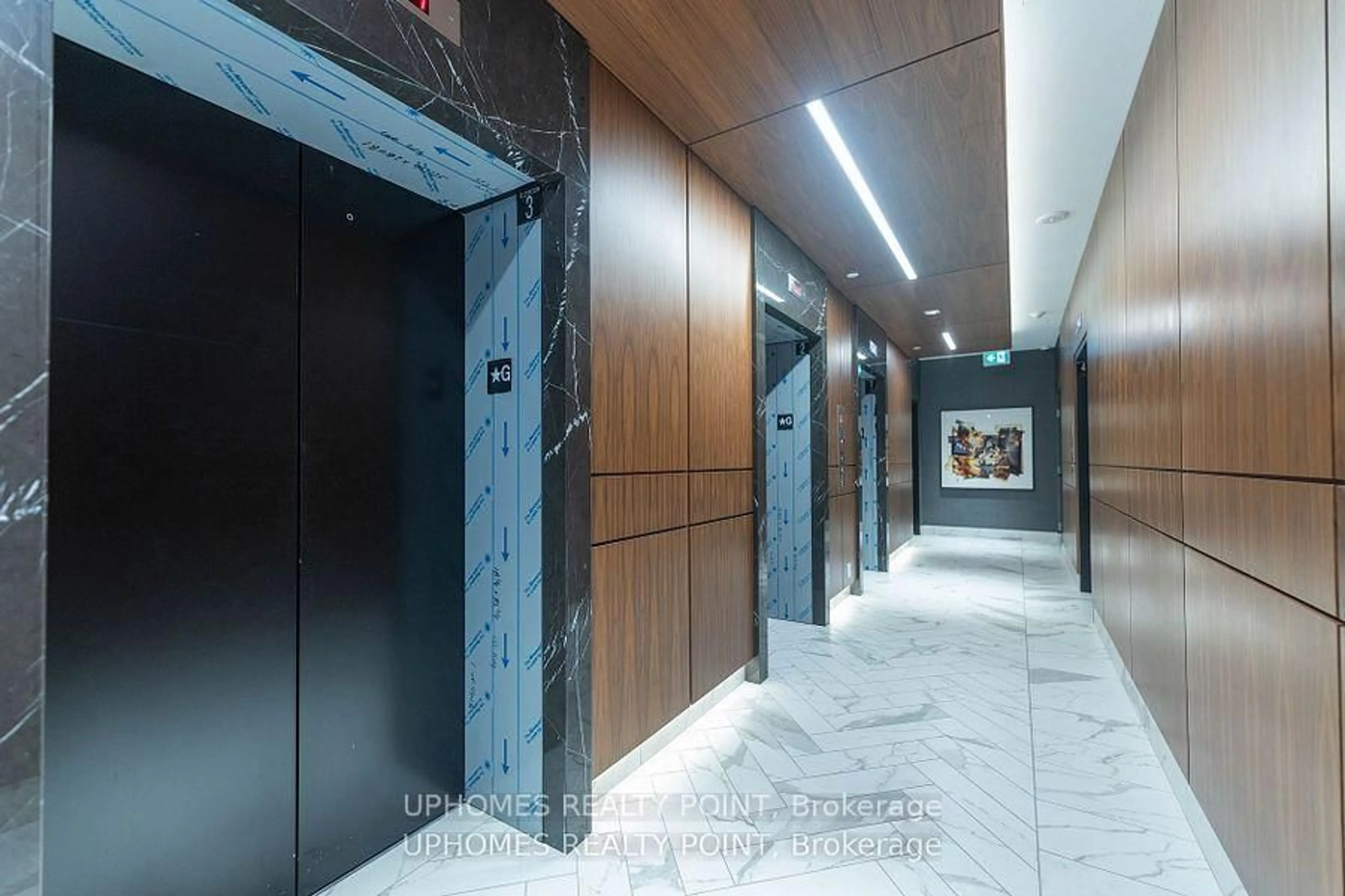 Indoor foyer for 327 King St #3205, Toronto Ontario M5V 0W7