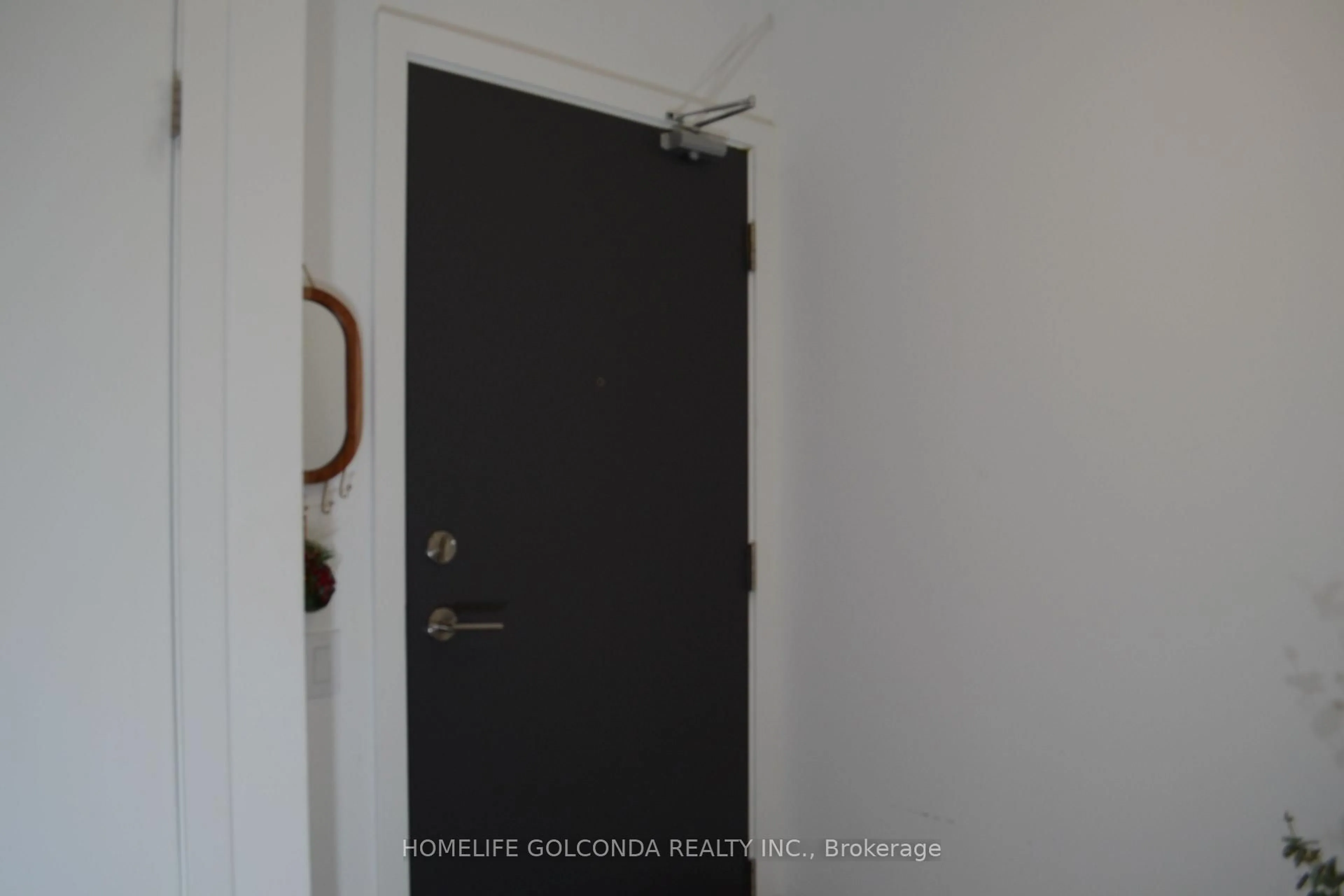 Indoor entryway for 7 Golden Lion Hts #N1010, Toronto Ontario M2M 0C1