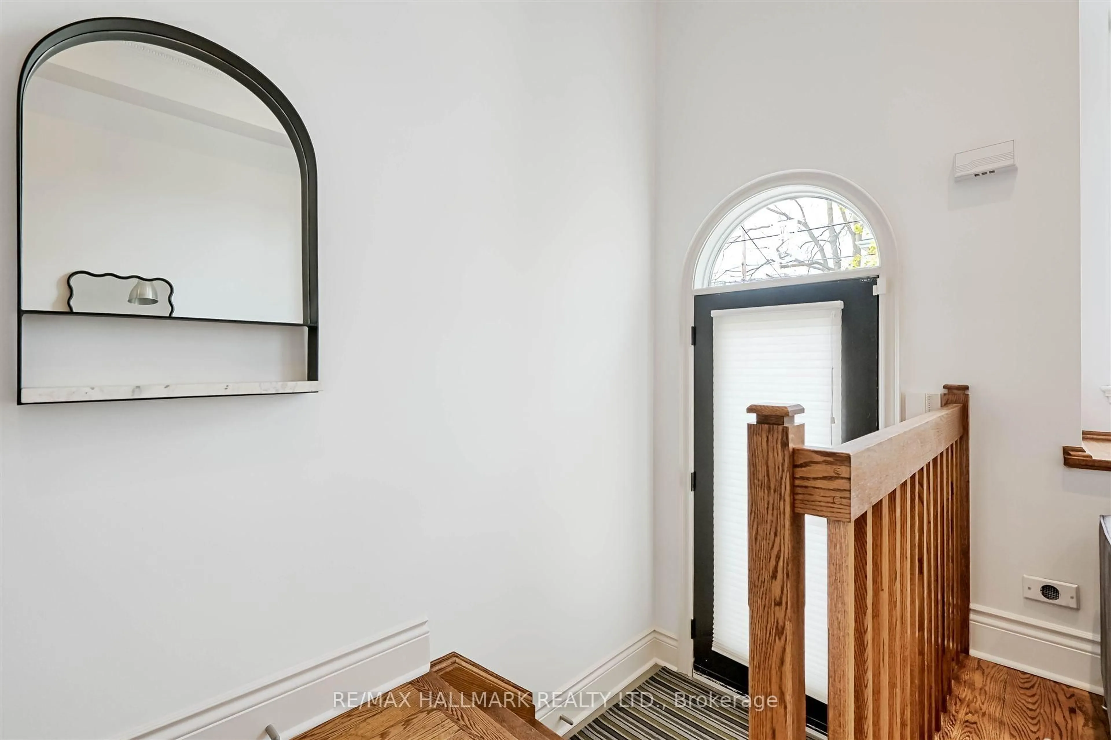 Indoor entryway for 5 Mitchell Ave, Toronto Ontario M6J 1C1