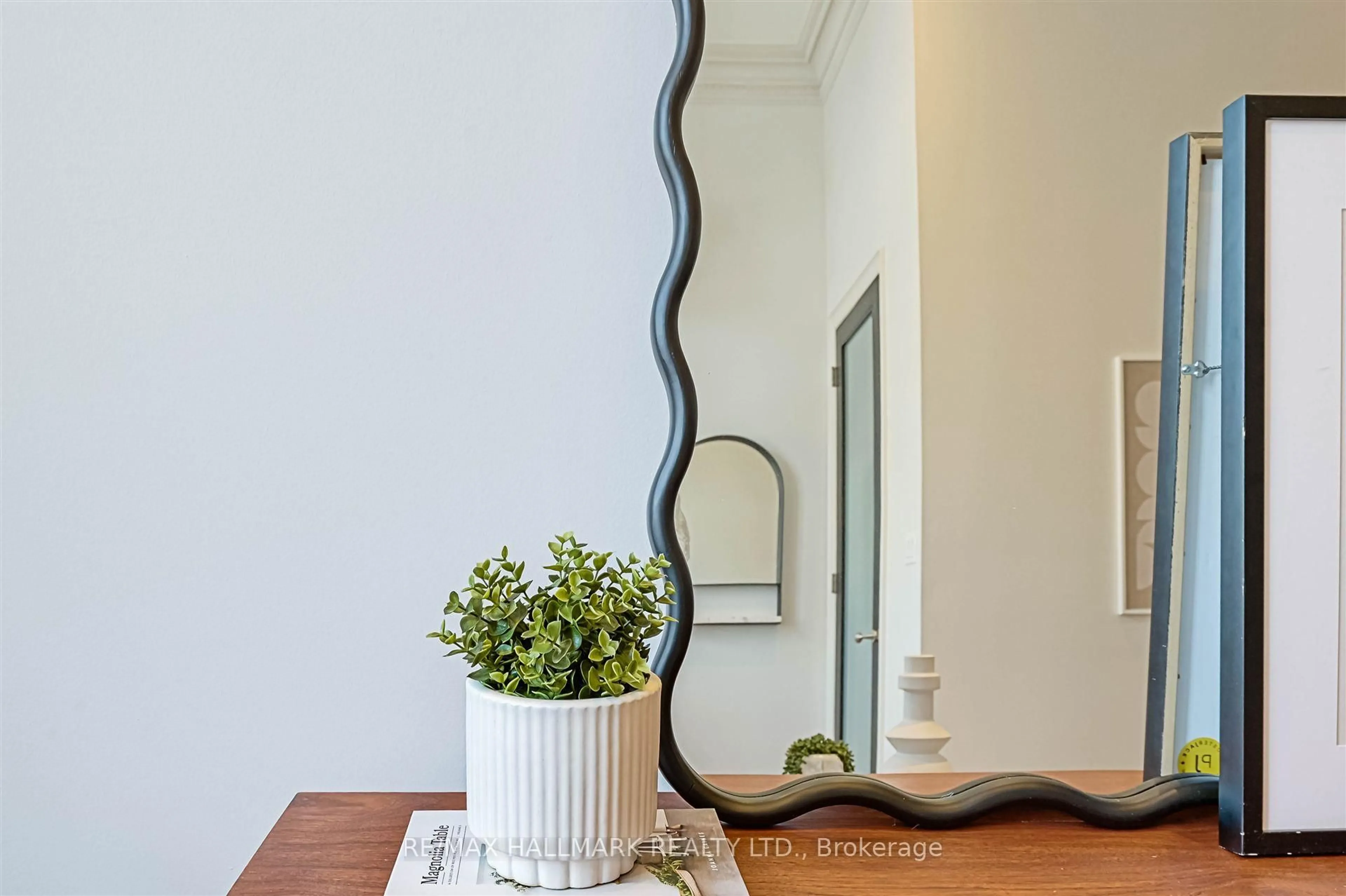Indoor entryway for 5 Mitchell Ave, Toronto Ontario M6J 1C1