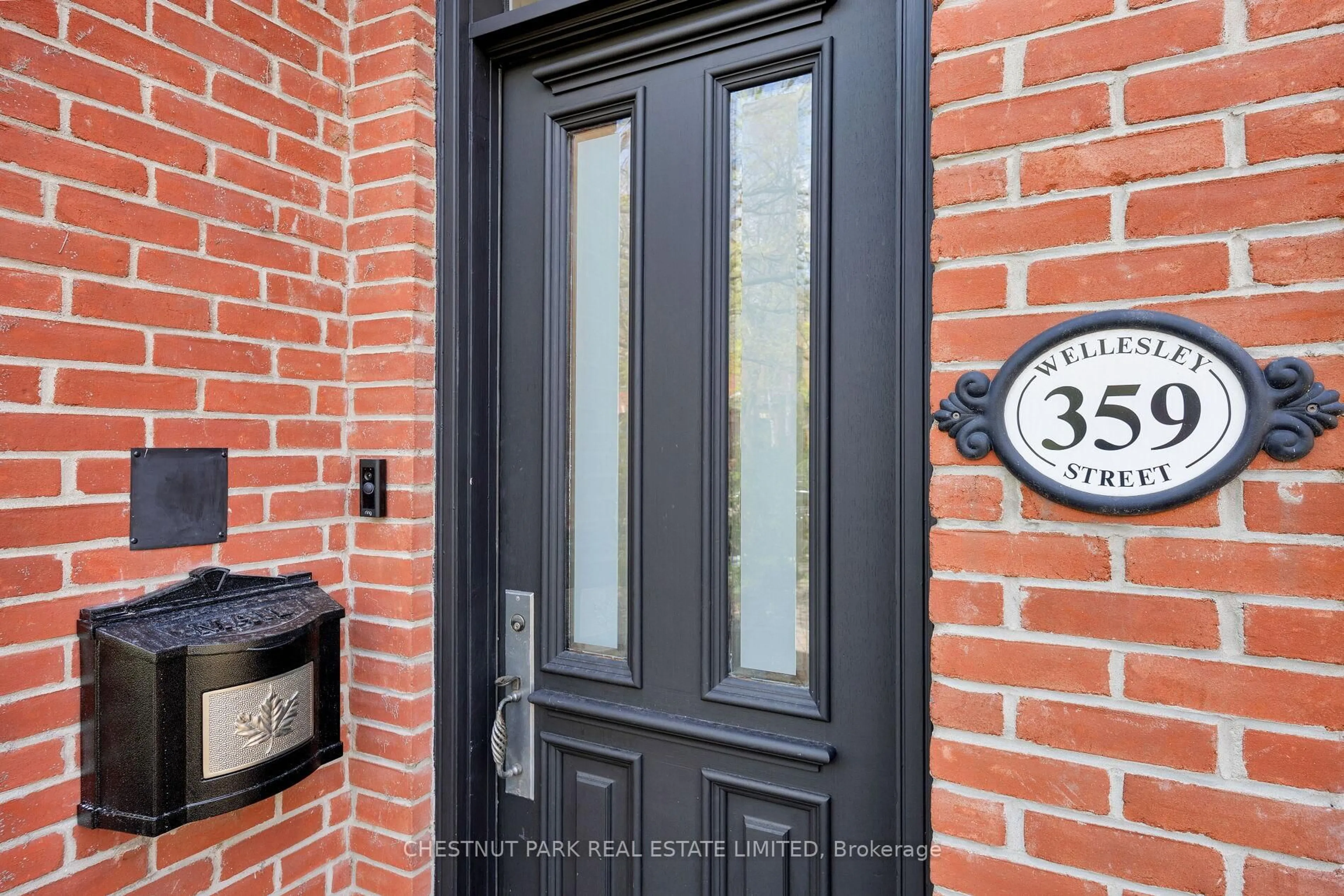 Indoor entryway for 359 Wellesley St, Toronto Ontario M4X 1H2
