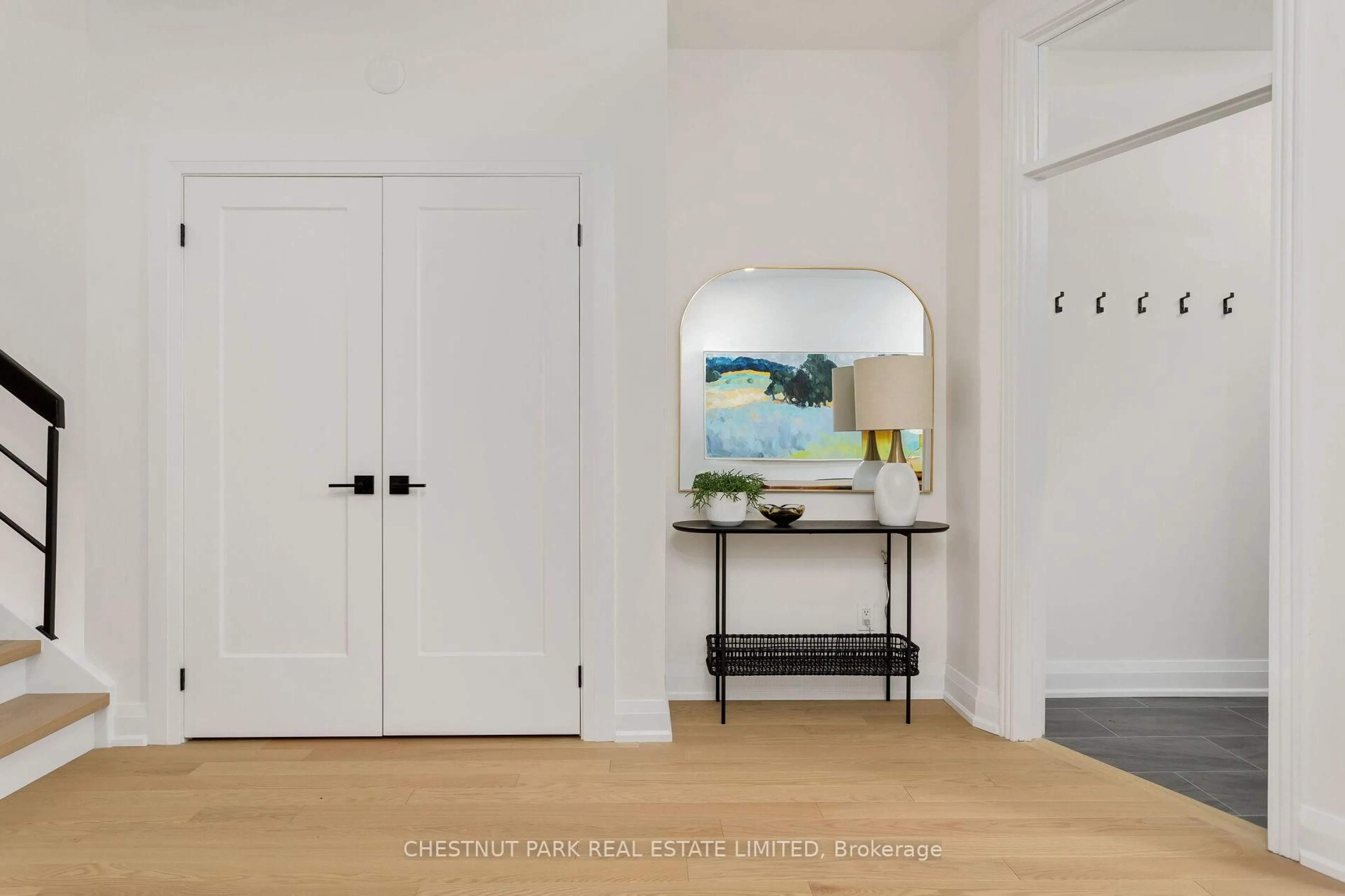Indoor entryway for 359 Wellesley St, Toronto Ontario M4X 1H2
