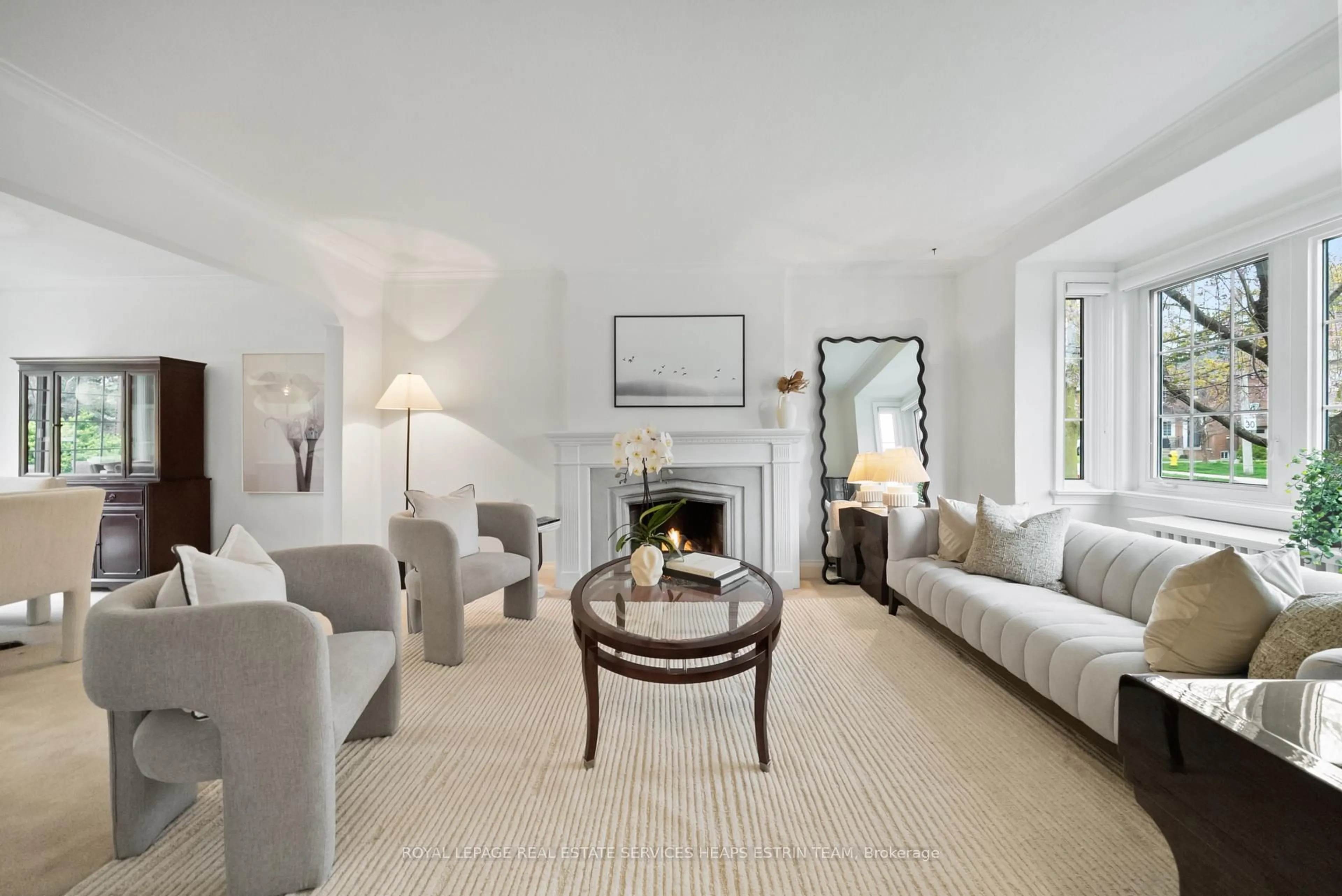 Living room with furniture, unknown for 89 Glenvale Blvd, Toronto Ontario M4G 2V7