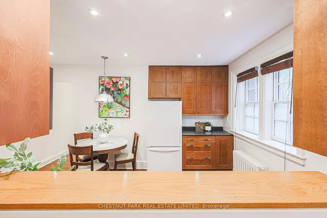 Additional property image - 480 Oriole Pkwy Unit 111