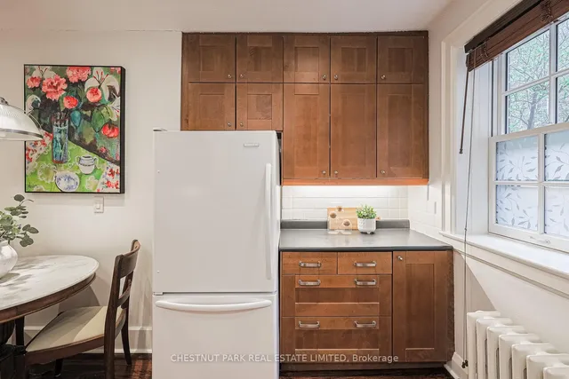 Additional property image - 480 Oriole Pkwy Unit 111