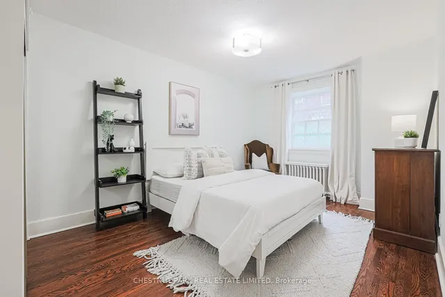 Additional property image - 480 Oriole Pkwy Unit 111