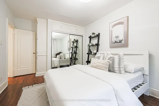 Additional property image - 480 Oriole Pkwy Unit 111