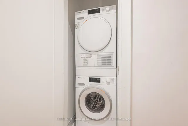 Additional property image - 480 Oriole Pkwy Unit 111