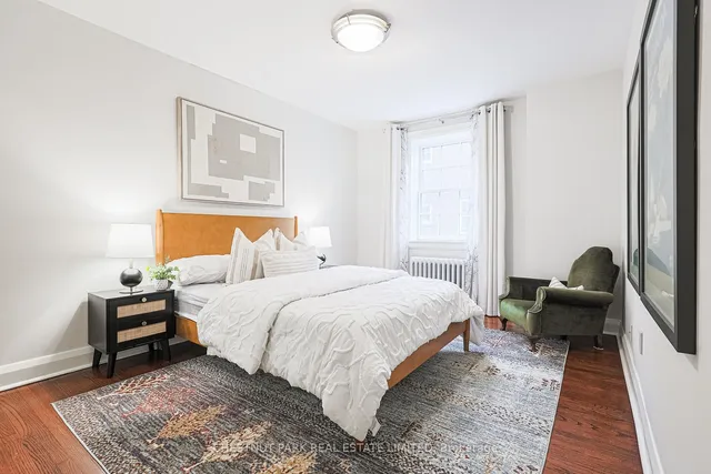 Additional property image - 480 Oriole Pkwy Unit 111