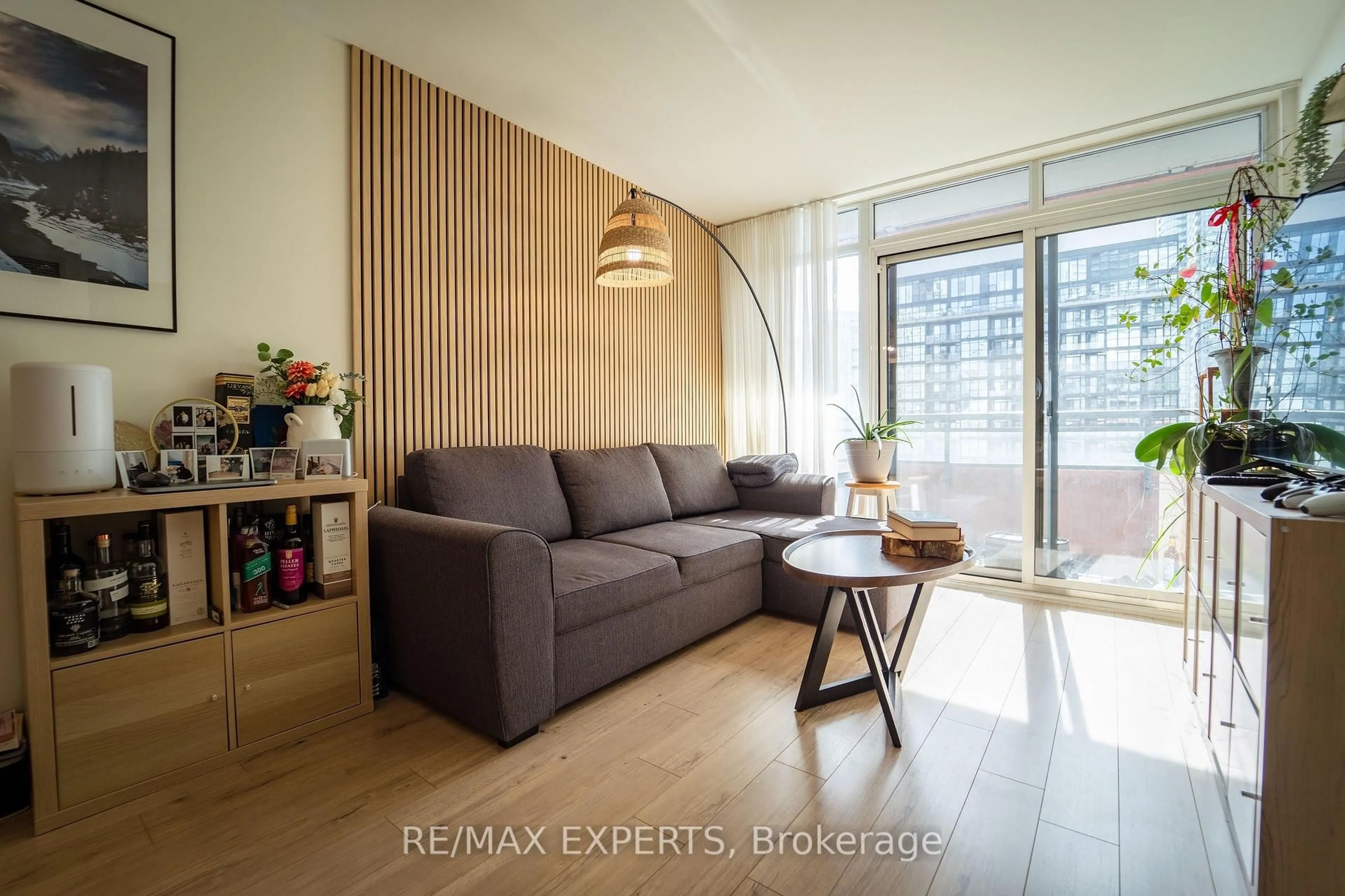 Living room with furniture, wood/laminate floor for 4 Spadina Ave #1223, Toronto Ontario M5V 3Y9