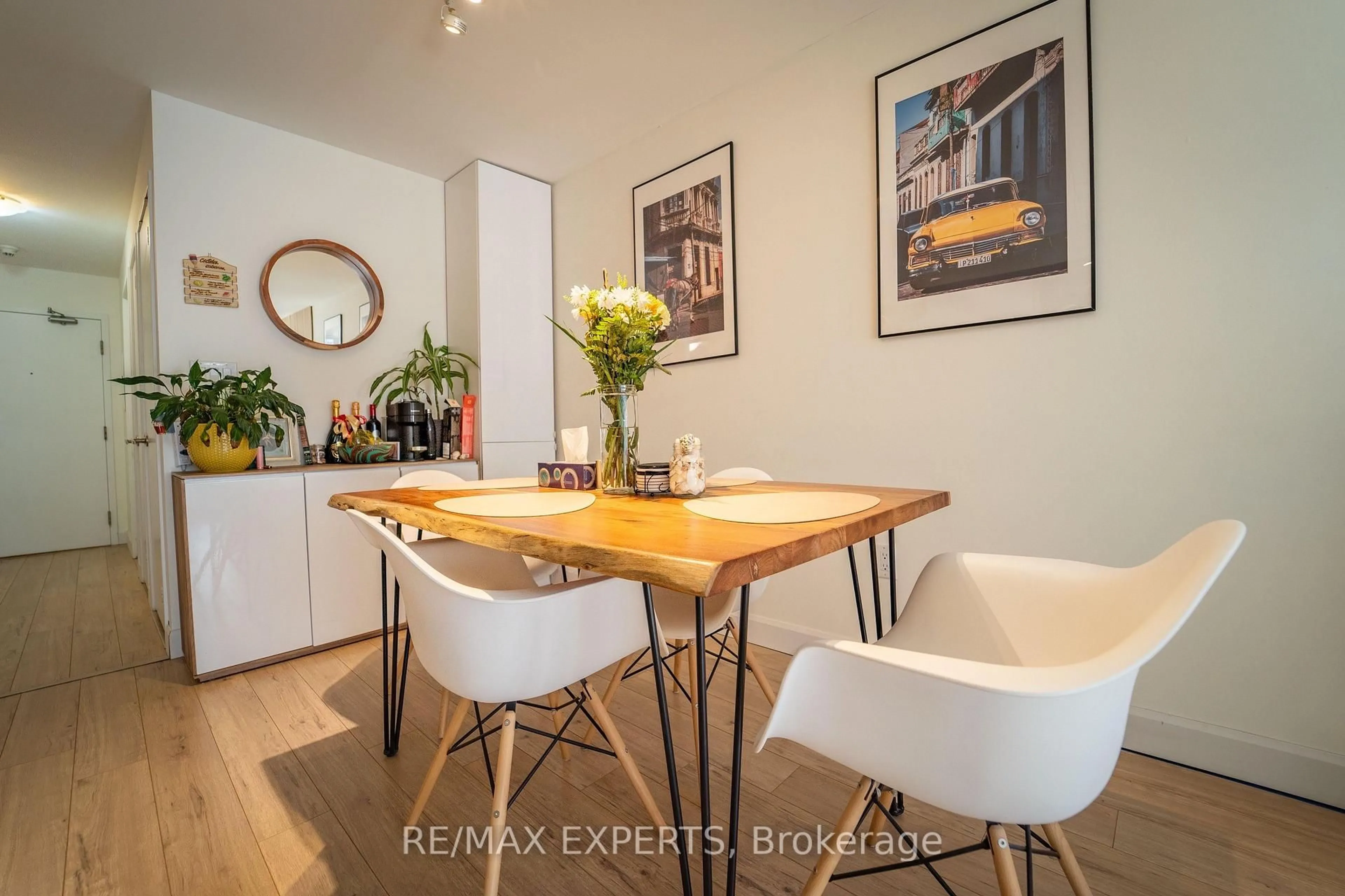 Dining room, wood/laminate floor for 4 Spadina Ave #1223, Toronto Ontario M5V 3Y9