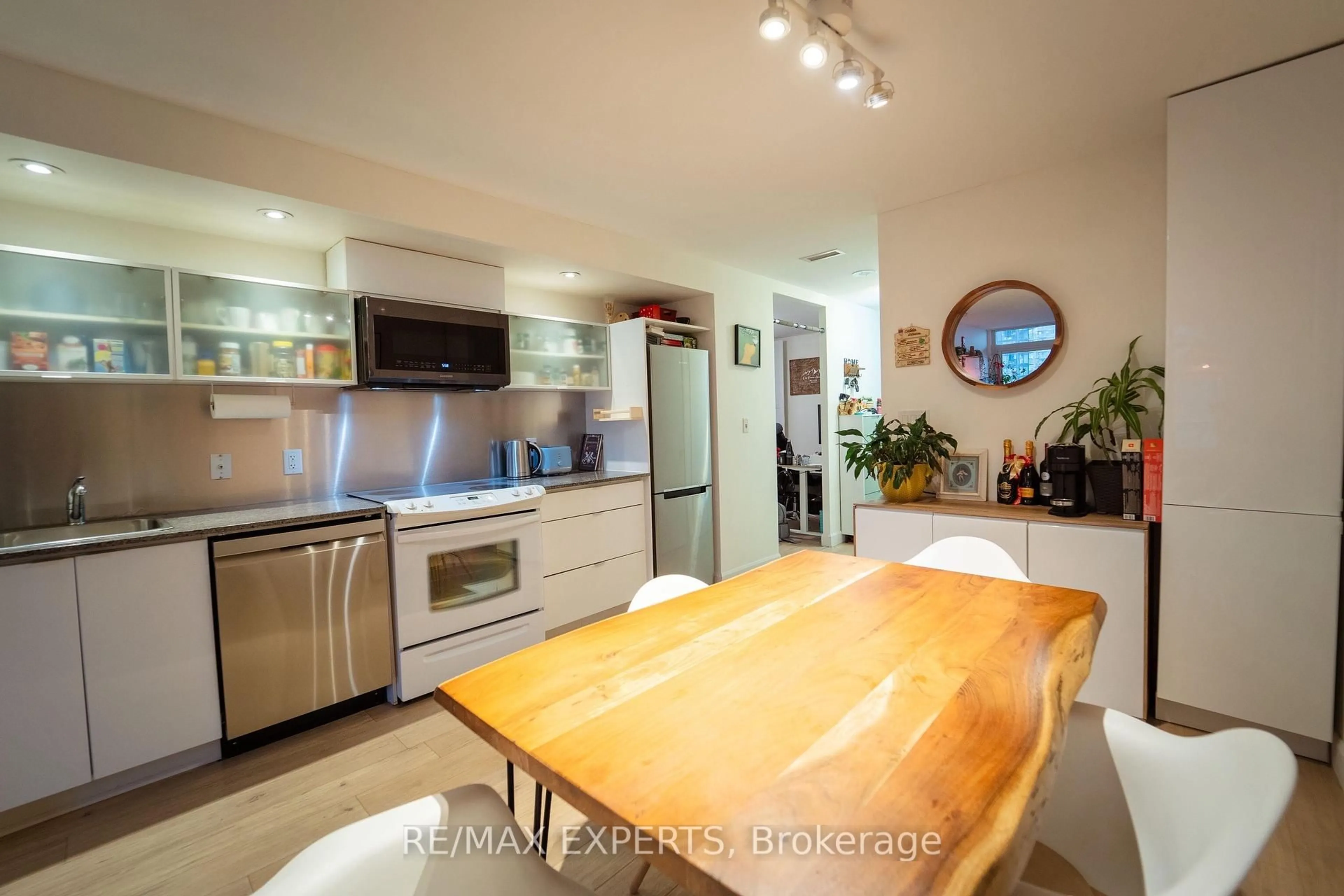 Unknown for 4 Spadina Ave #1223, Toronto Ontario M5V 3Y9