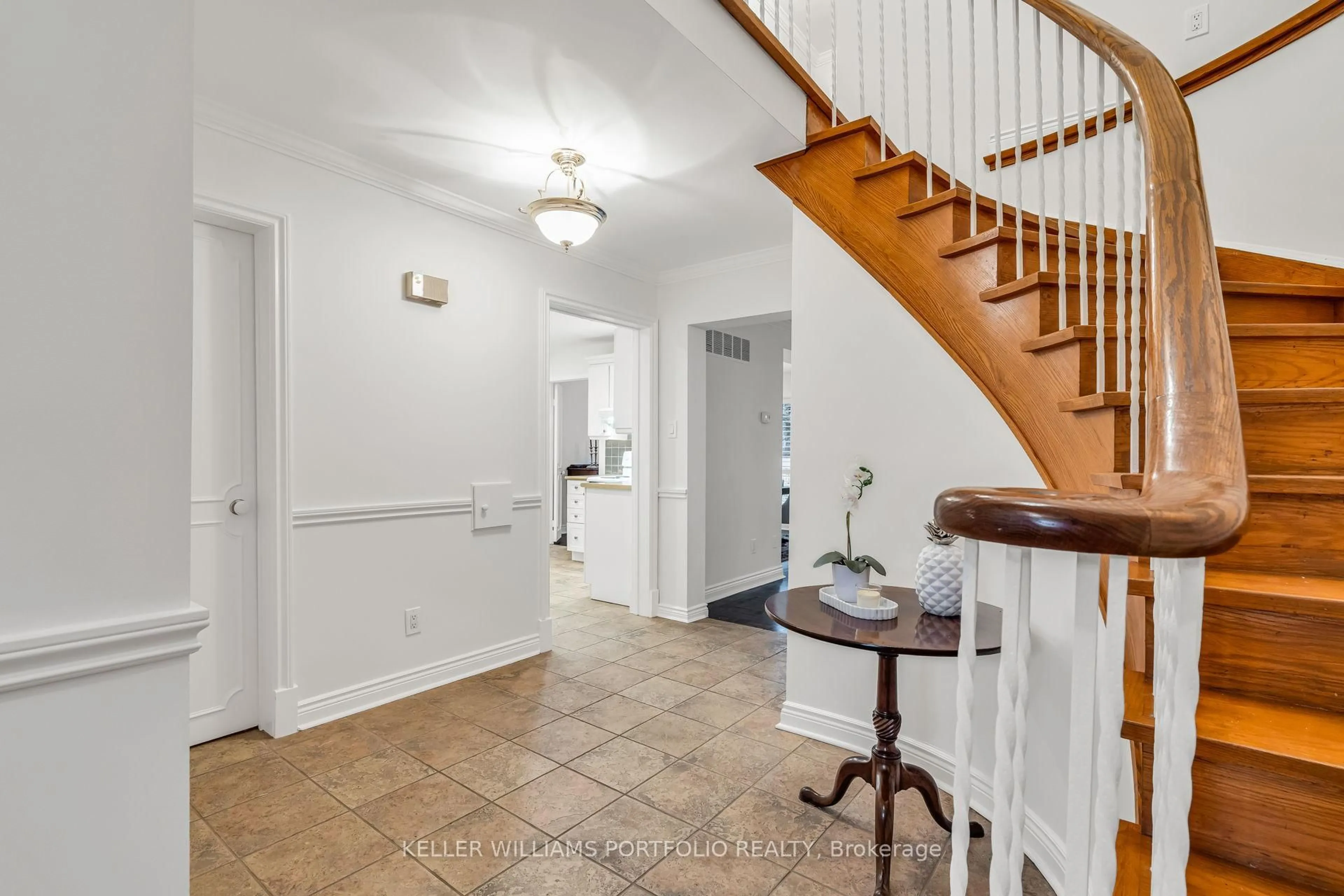 Indoor entryway for 27 Snowshoe Mill Way, Toronto Ontario M2L 1T4