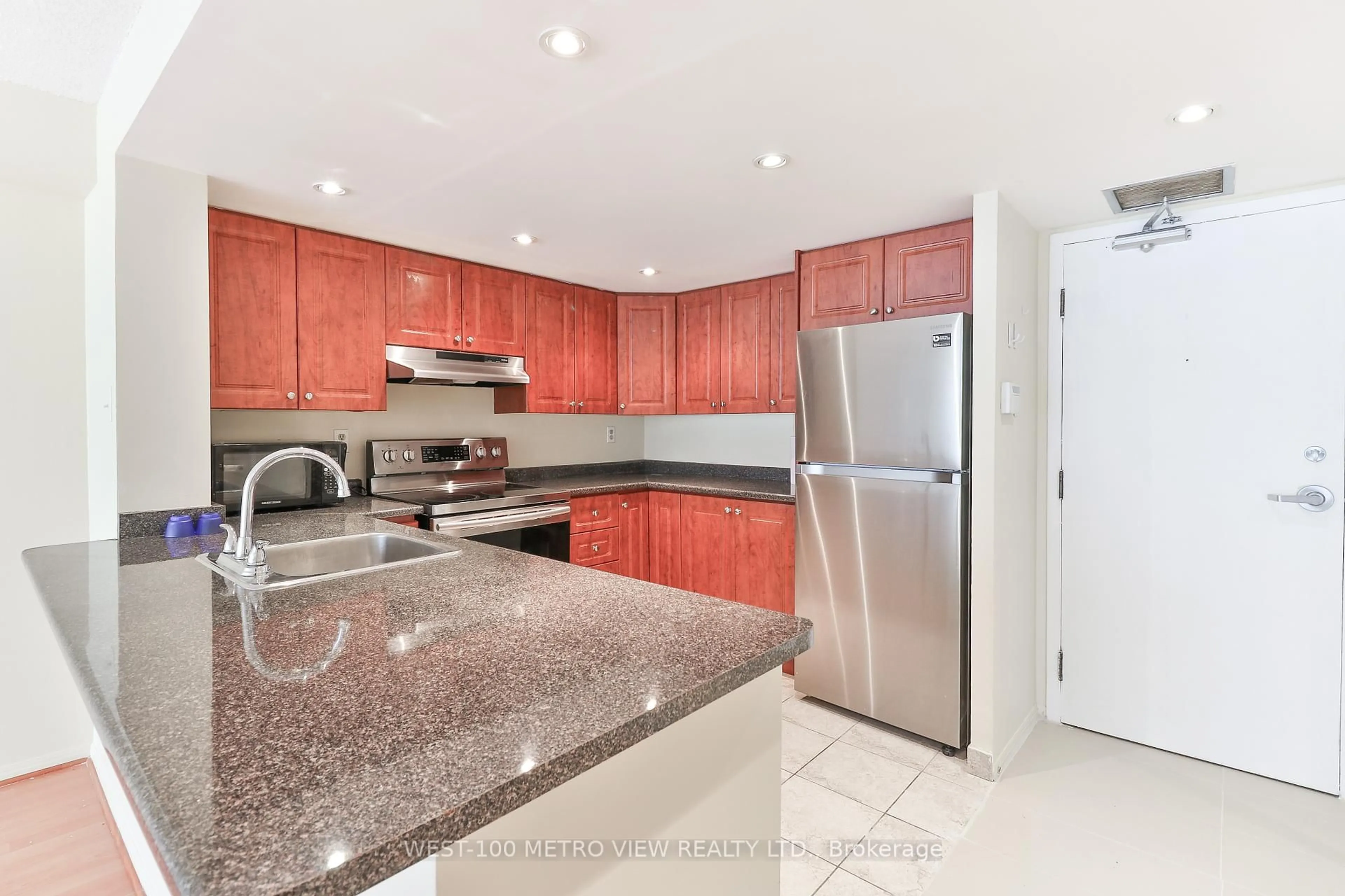 Standard kitchen, ceramic/tile floor for 705 King St #814, Toronto Ontario M5V 2W8