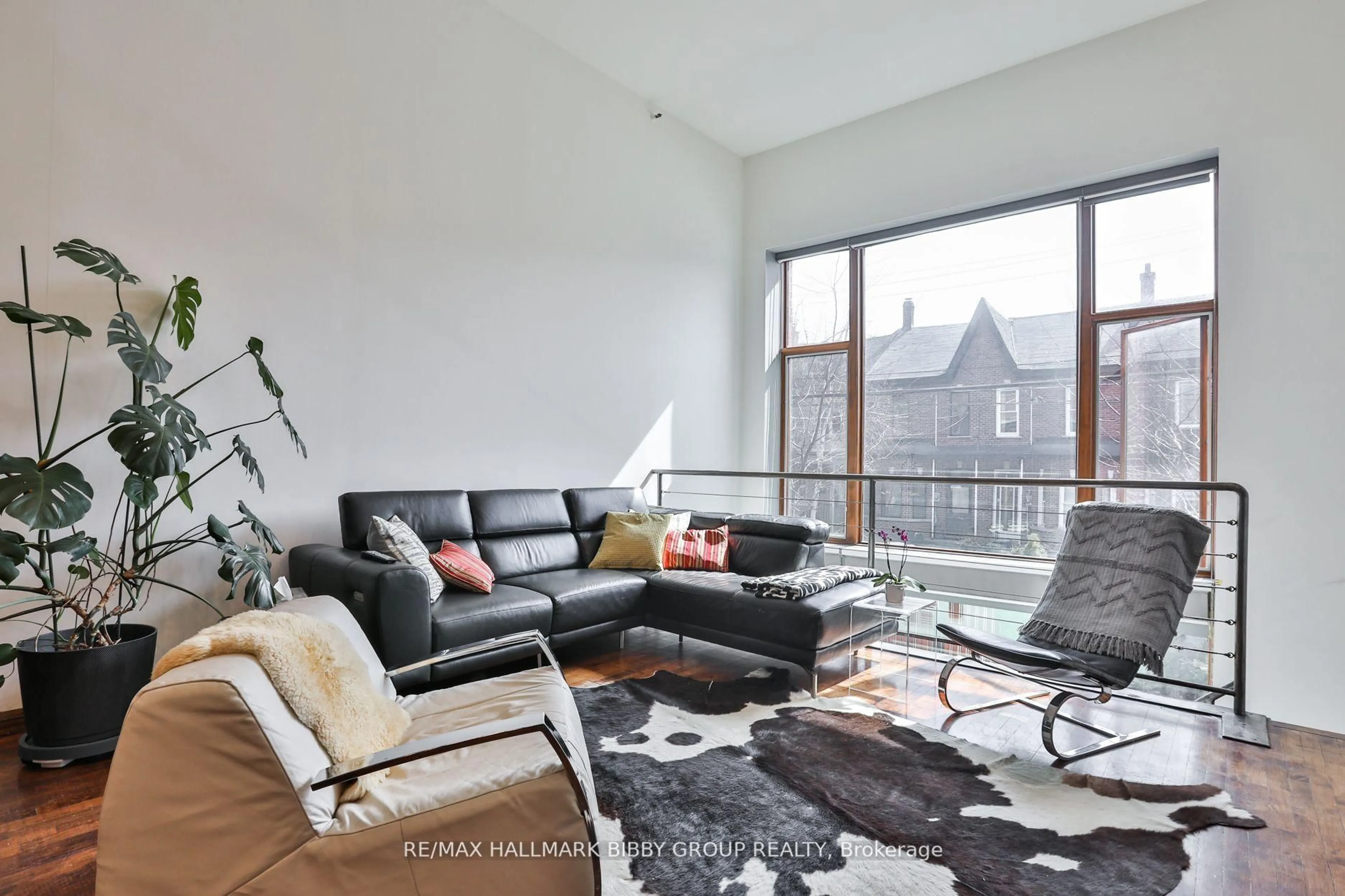 Living room with furniture, unknown for 676 Richmond St #101, Toronto Ontario M6J 1C3