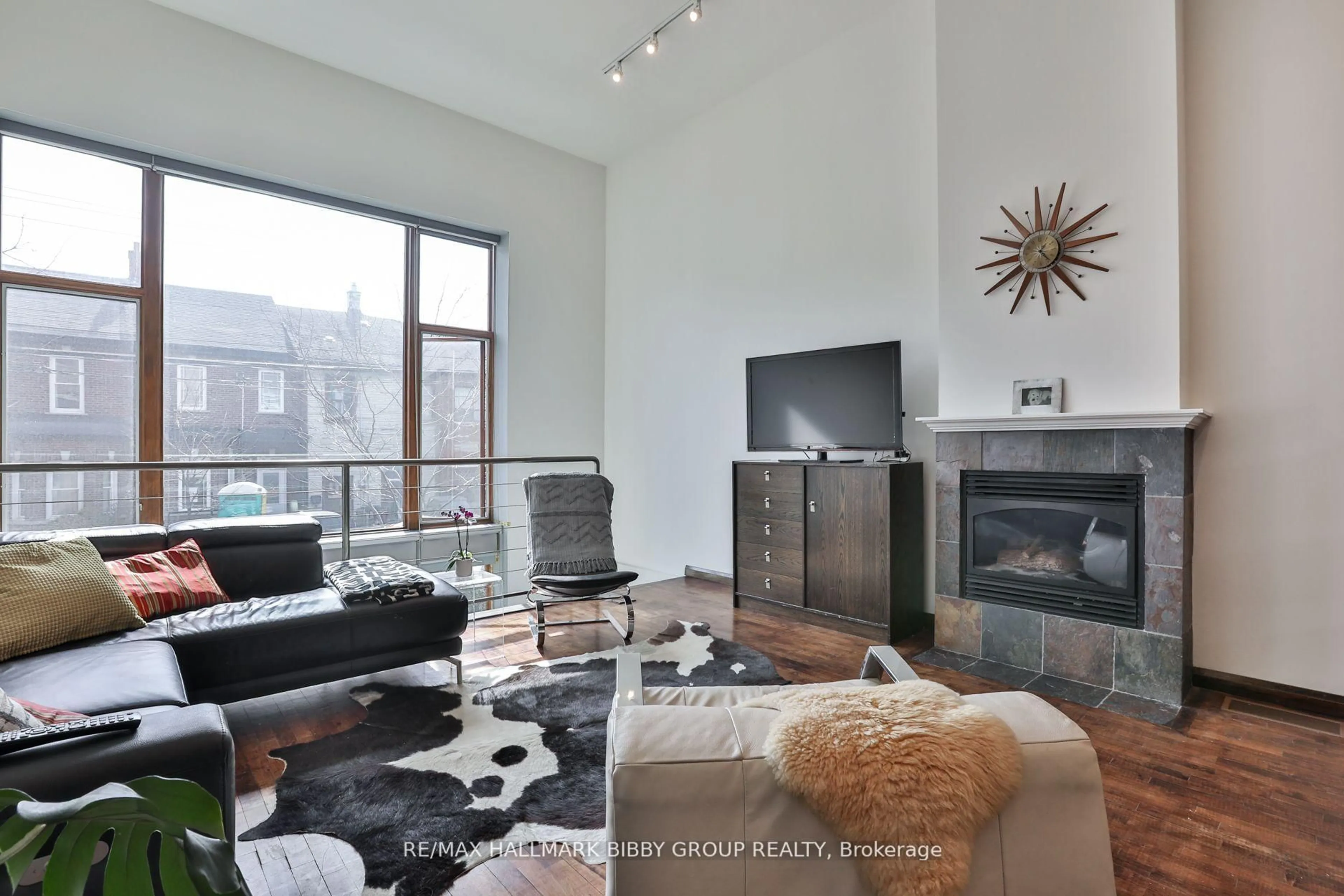 Living room with furniture, unknown for 676 Richmond St #101, Toronto Ontario M6J 1C3