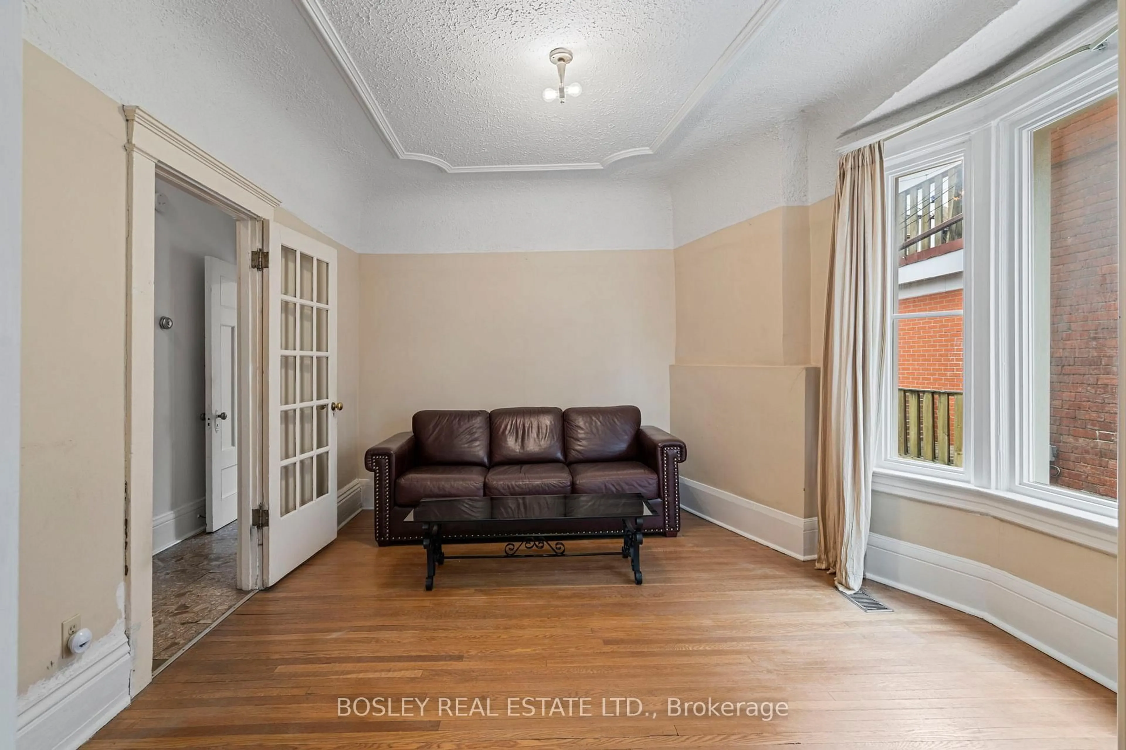 Living room with furniture, unknown for 218 Montrose Ave, Toronto Ontario M6G 3G7
