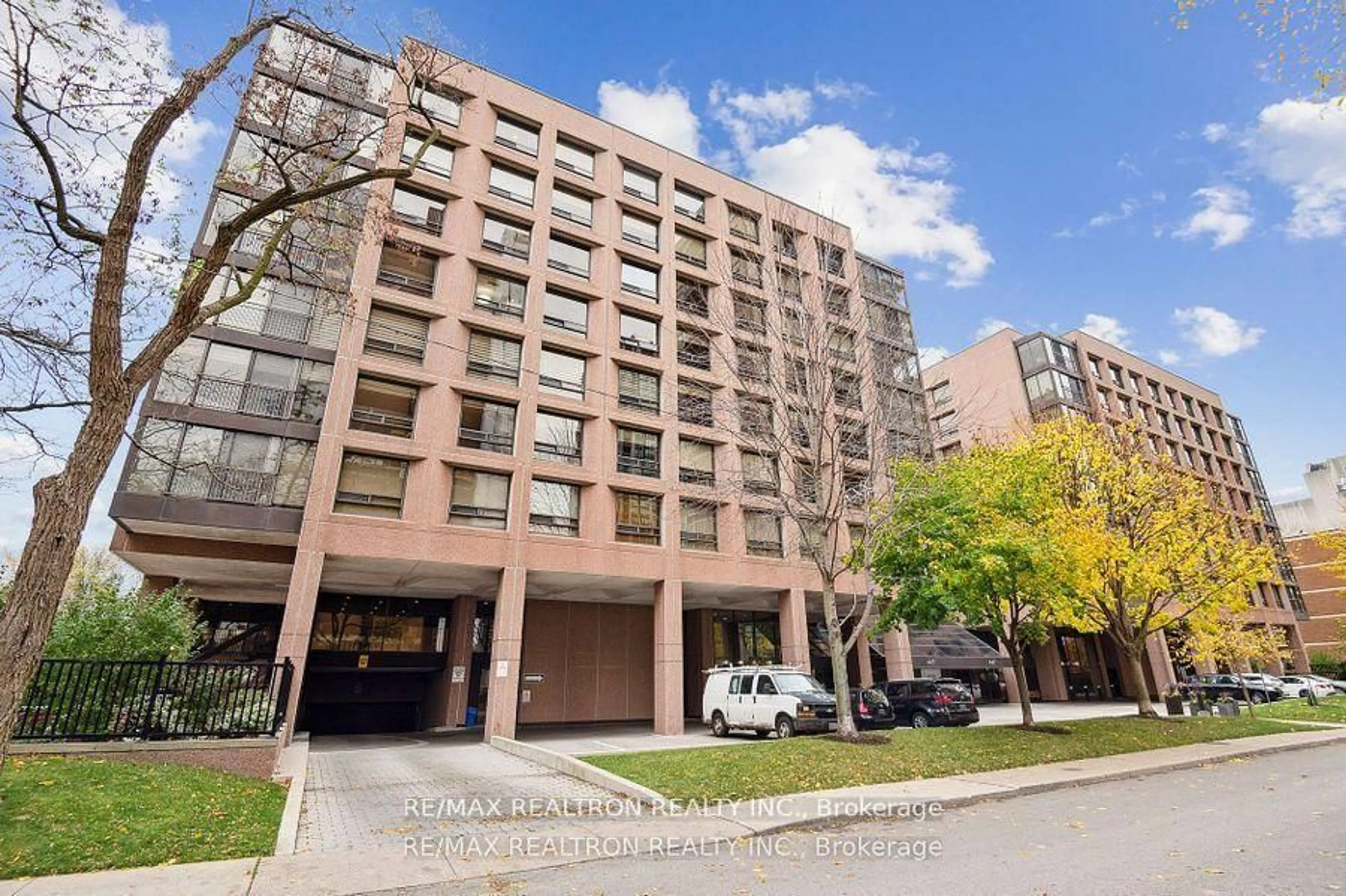 Unknown for 449 Walmer Rd #401, Toronto Ontario M5P 2X9