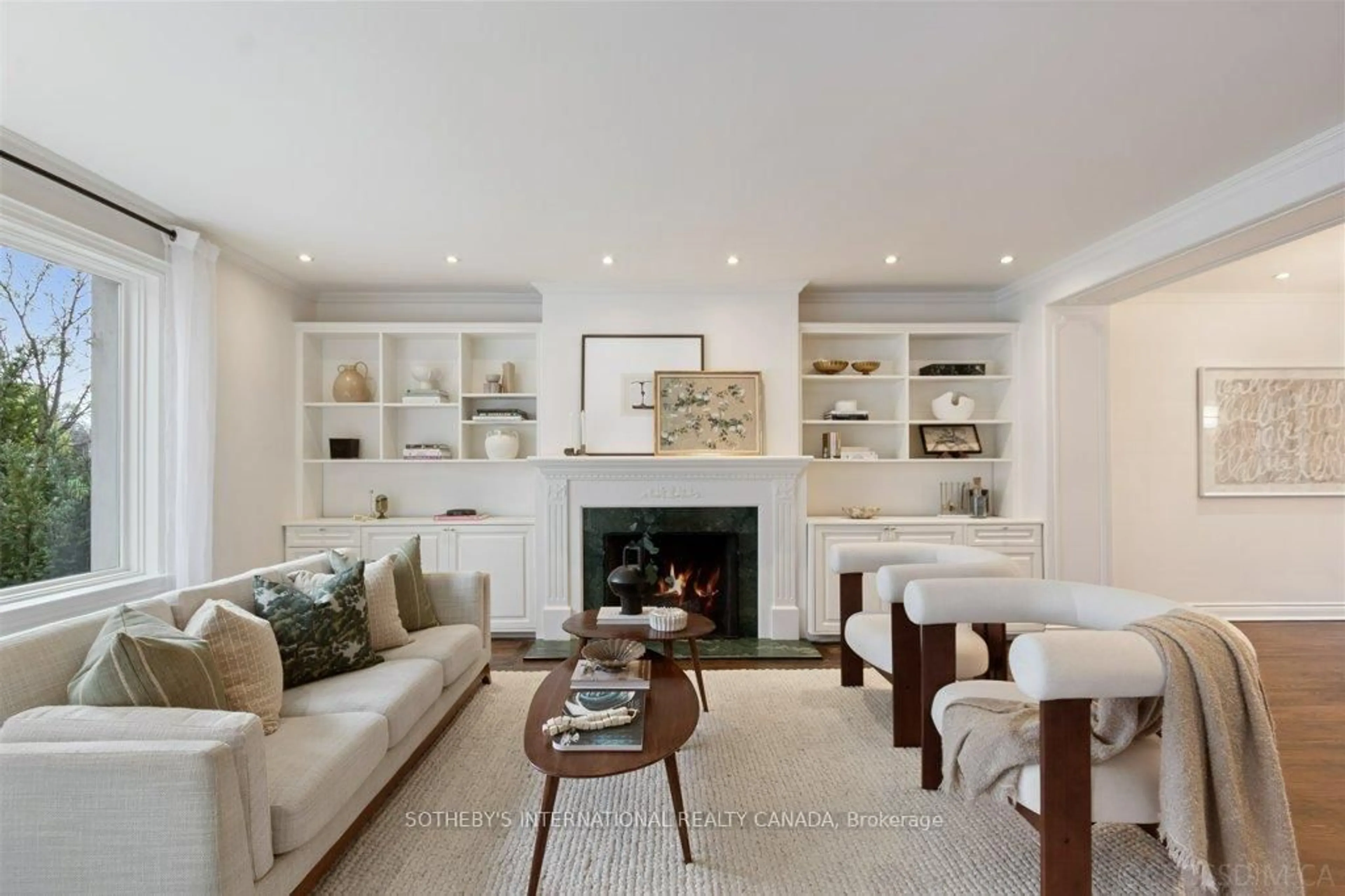 Living room with furniture, unknown for 180 Moore Ave, Toronto Ontario M4T 1V8