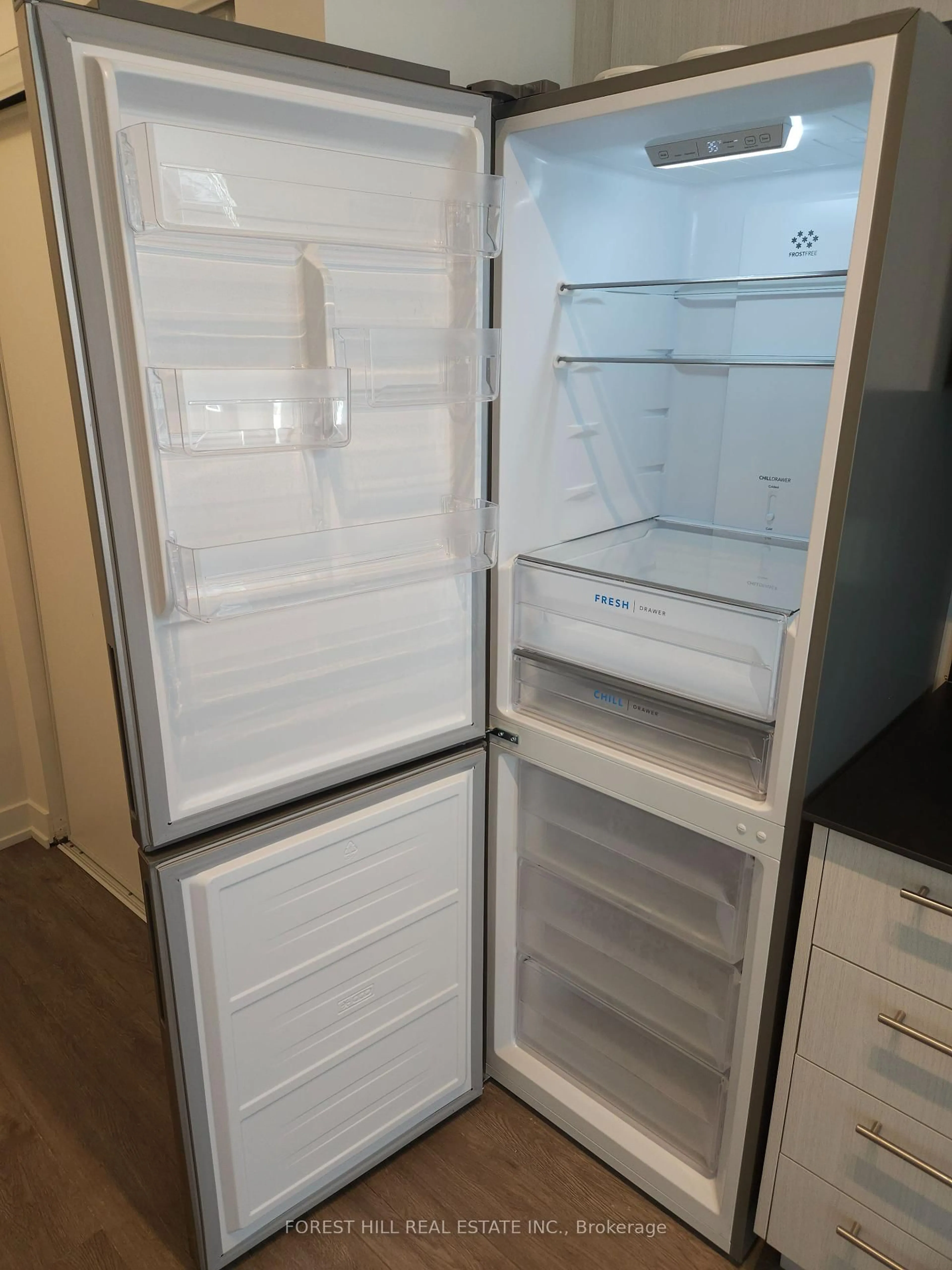 Standard kitchen, floor is not visible for 871 Sheppard Ave #TH16, Toronto Ontario M3H 0E8